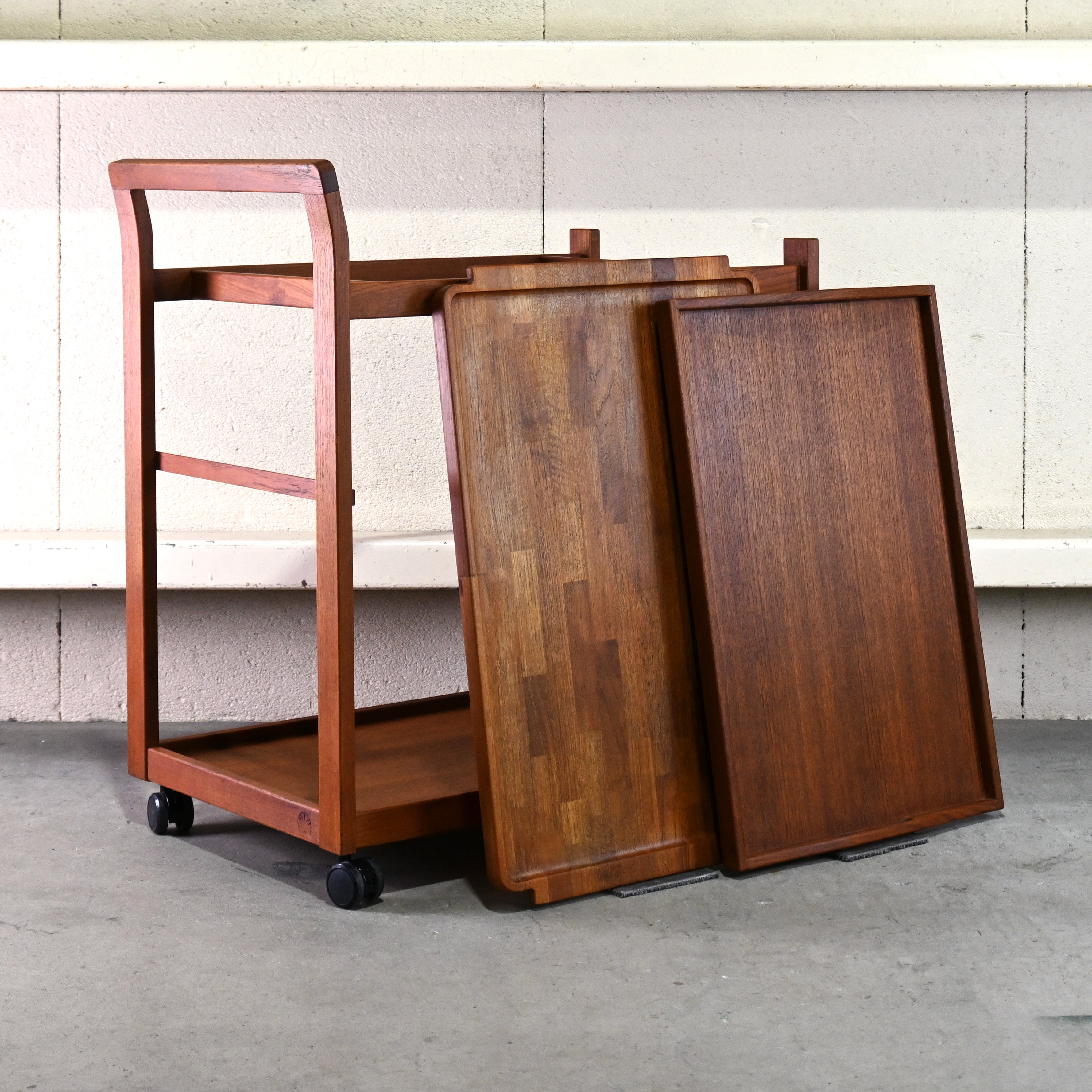 Teakwood Service wagon SHIN-TOKYO Japanese vintage Scandinavian design / チーク材 サービスワゴン シントーキョー ジャパニーズヴィンテージ 北欧デザイン
