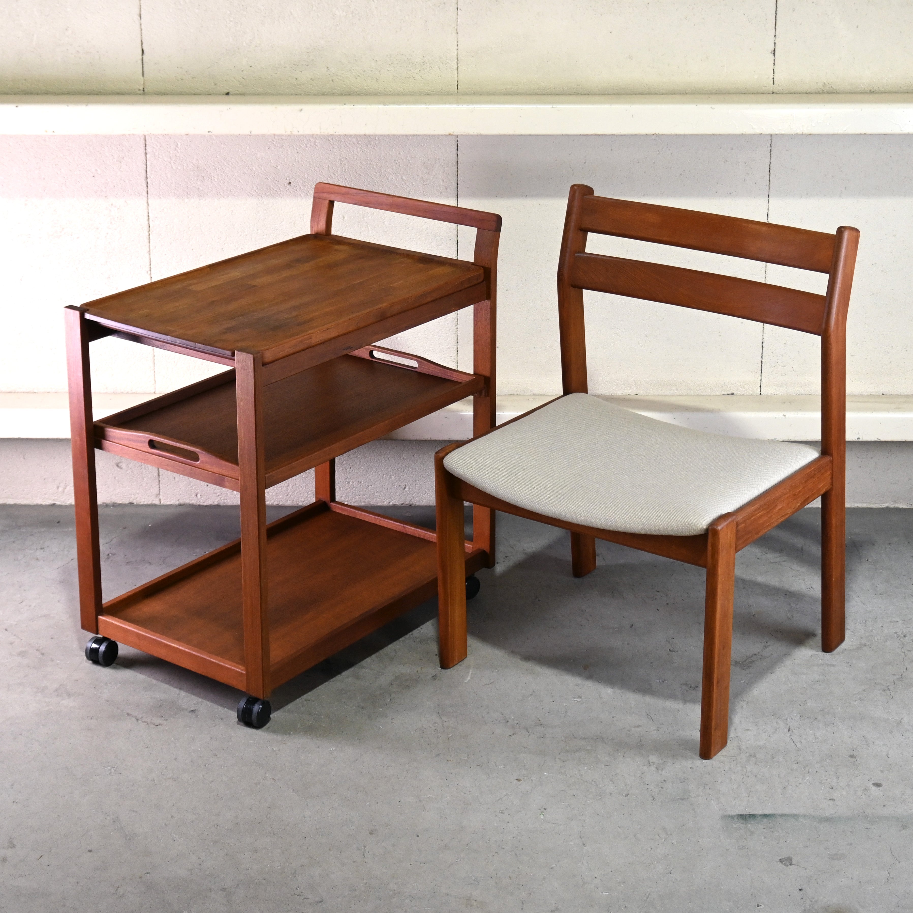 Teakwood Service wagon SHIN-TOKYO Japanese vintage Scandinavian design / チーク材 サービスワゴン シントーキョー ジャパニーズヴィンテージ 北欧デザイン