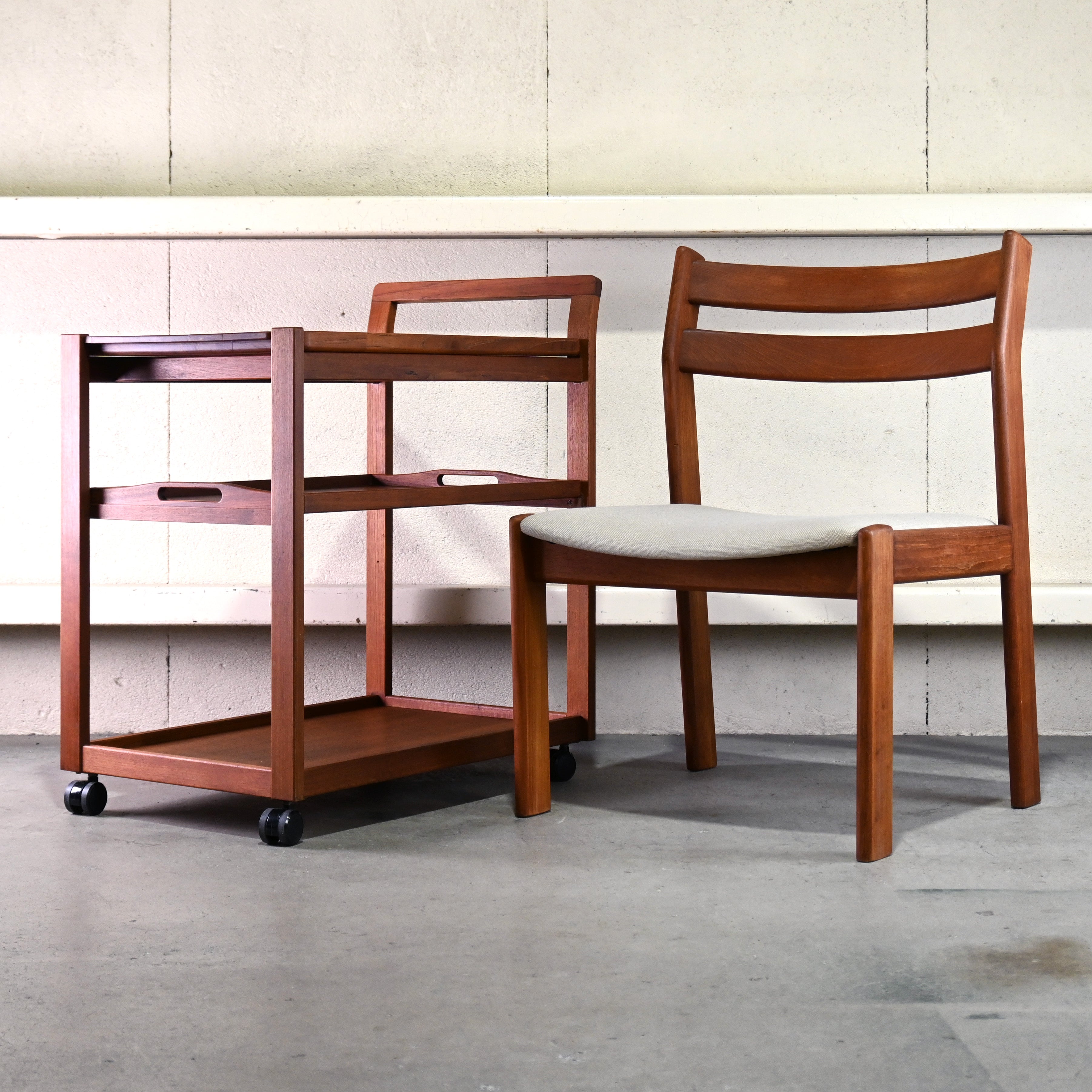 Teakwood Service wagon SHIN-TOKYO Japanese vintage Scandinavian design / チーク材 サービスワゴン シントーキョー ジャパニーズヴィンテージ 北欧デザイン