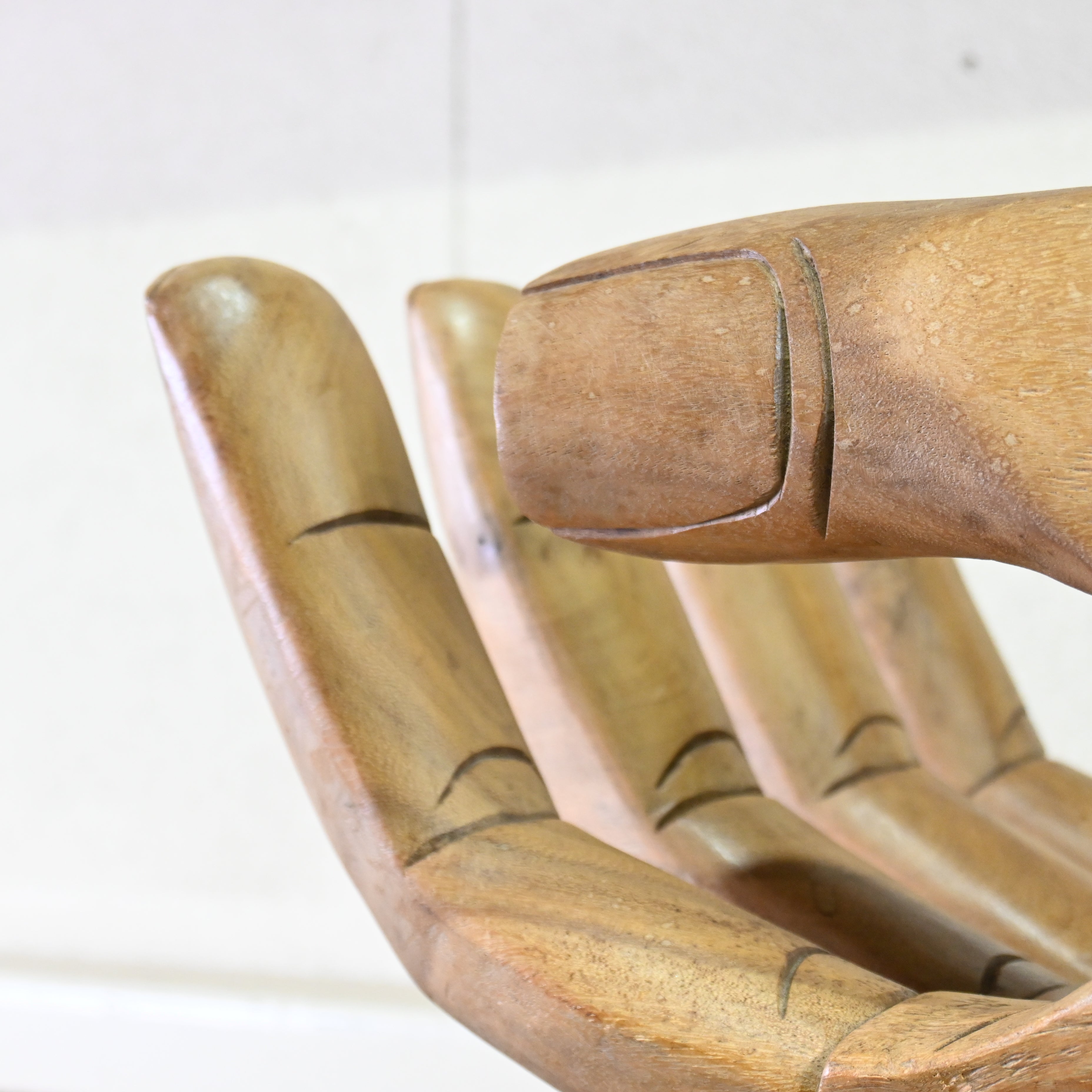 Solid wood carving Left hand stool Asian style / 無垢材 彫刻 ハンドスツール 左手 椅子 アジアンスタイル