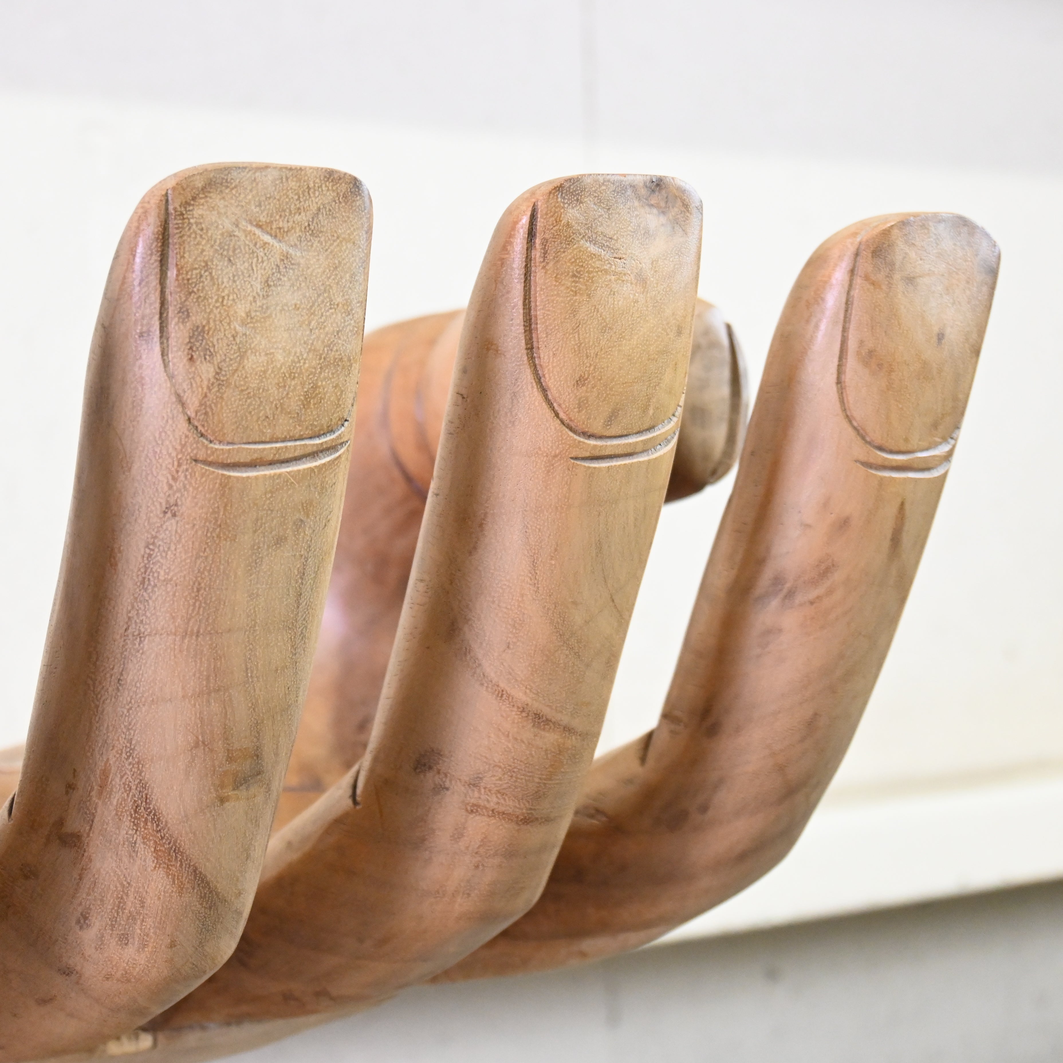 Solid wood carving Left hand stool Asian style / 無垢材 彫刻 ハンドスツール 左手 椅子 アジアンスタイル