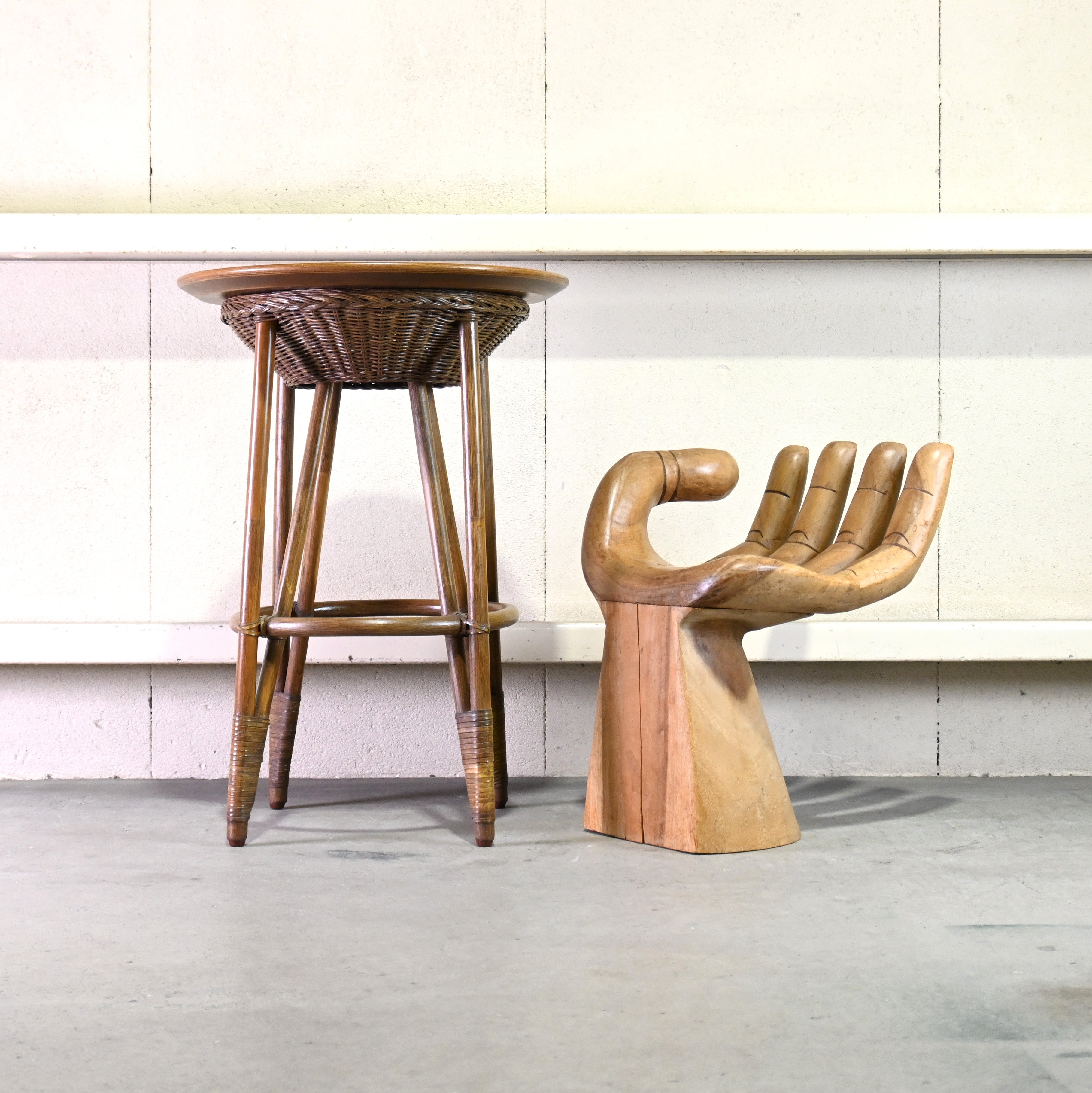 Solid wood carving Left hand stool Asian style / 無垢材 彫刻 ハンドスツール 左手 椅子 ...