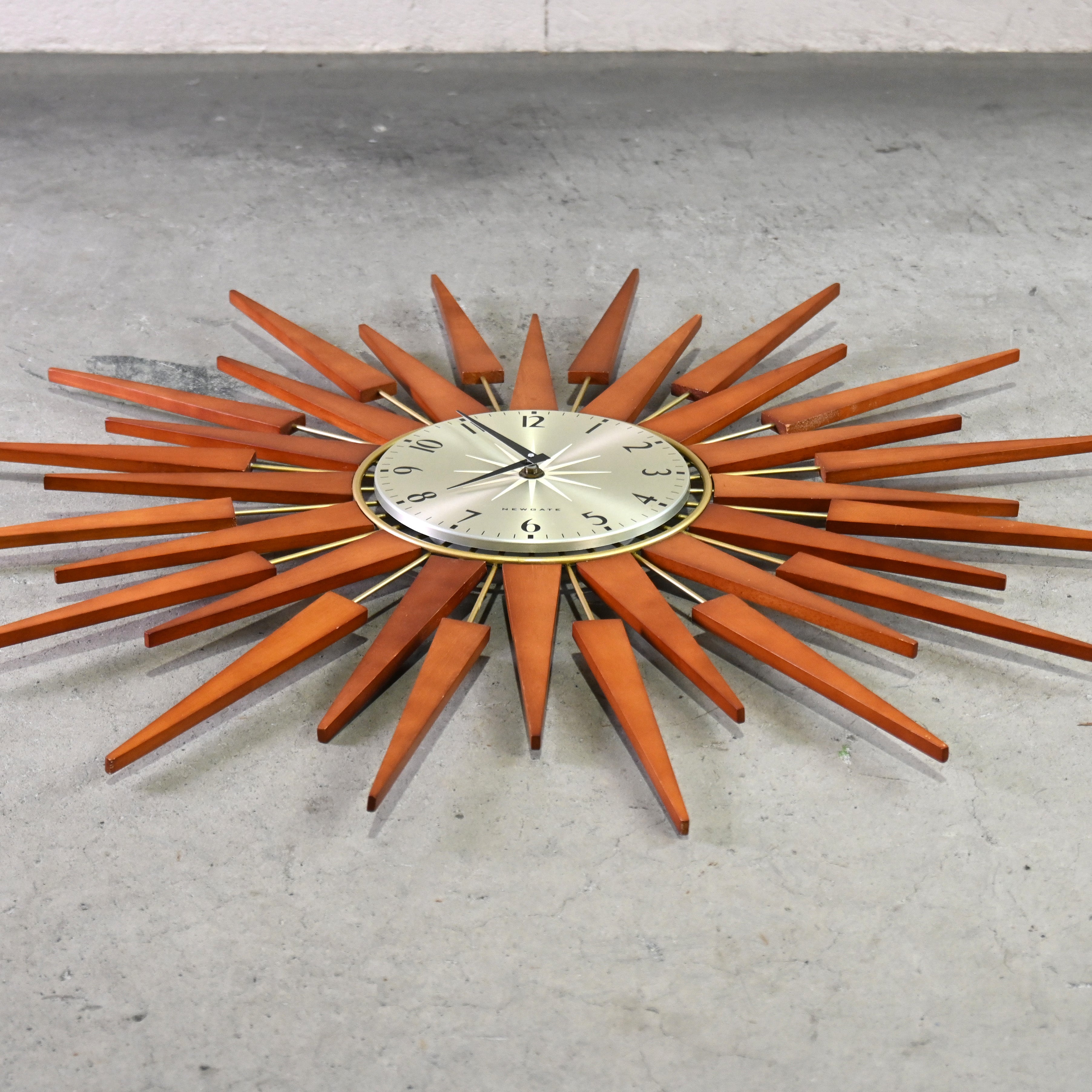NEWGATE The pluto Sunburst Wall Clock Pine wood Blass Midcentury / ニューゲート プルト サンバースト ウォールクロック パイン材 真鍮 ミッドセンチュリー