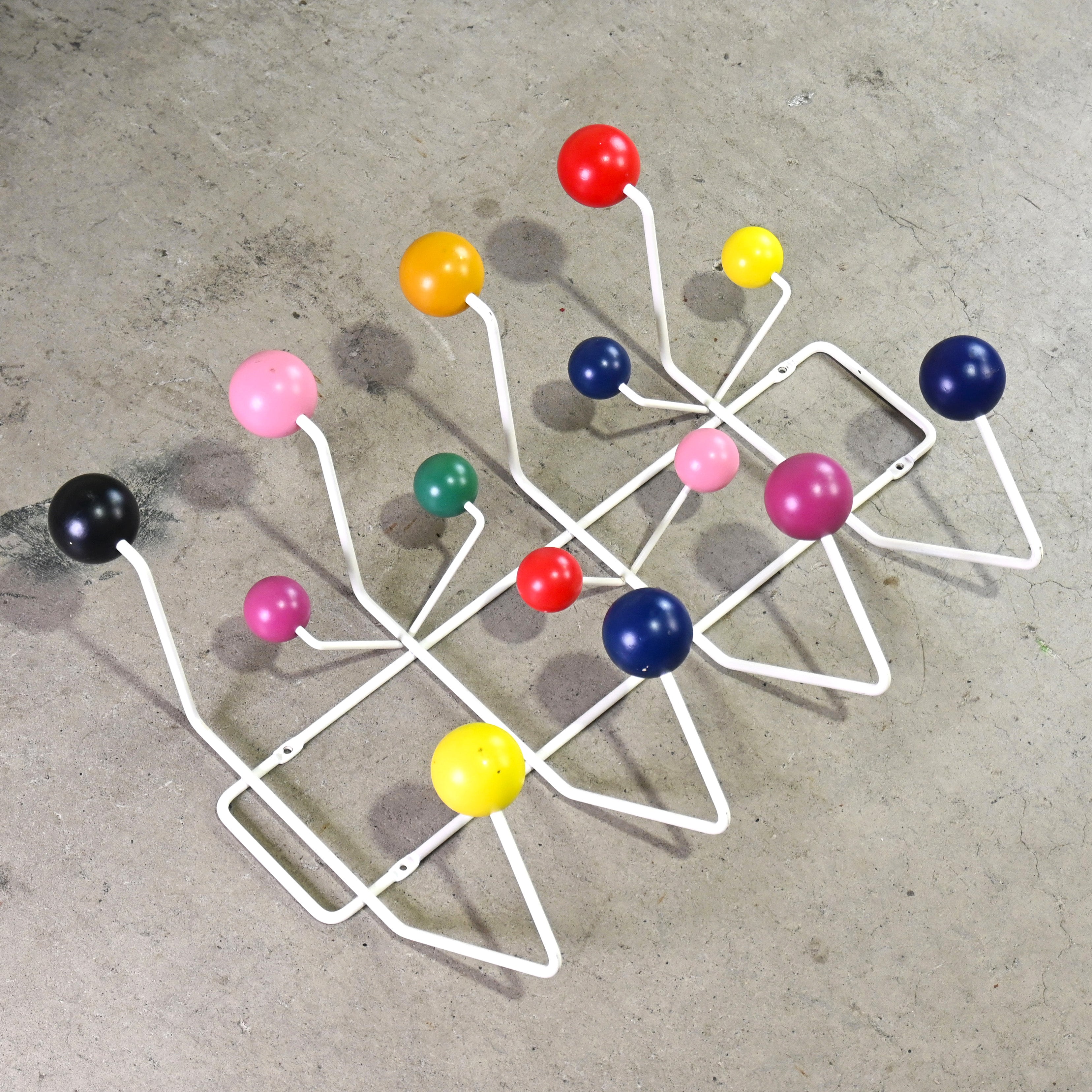 Hang-It-All Multi color Charles & Ray Eames Herman Miller Midcentury Modern design ※ Manufacturer unknown / ハングイットオール マルチカラー チャールズ＆レイ・イームズ ハーマンミラー ミッドセンチュリー モダンデザイン ※ 製造元不明