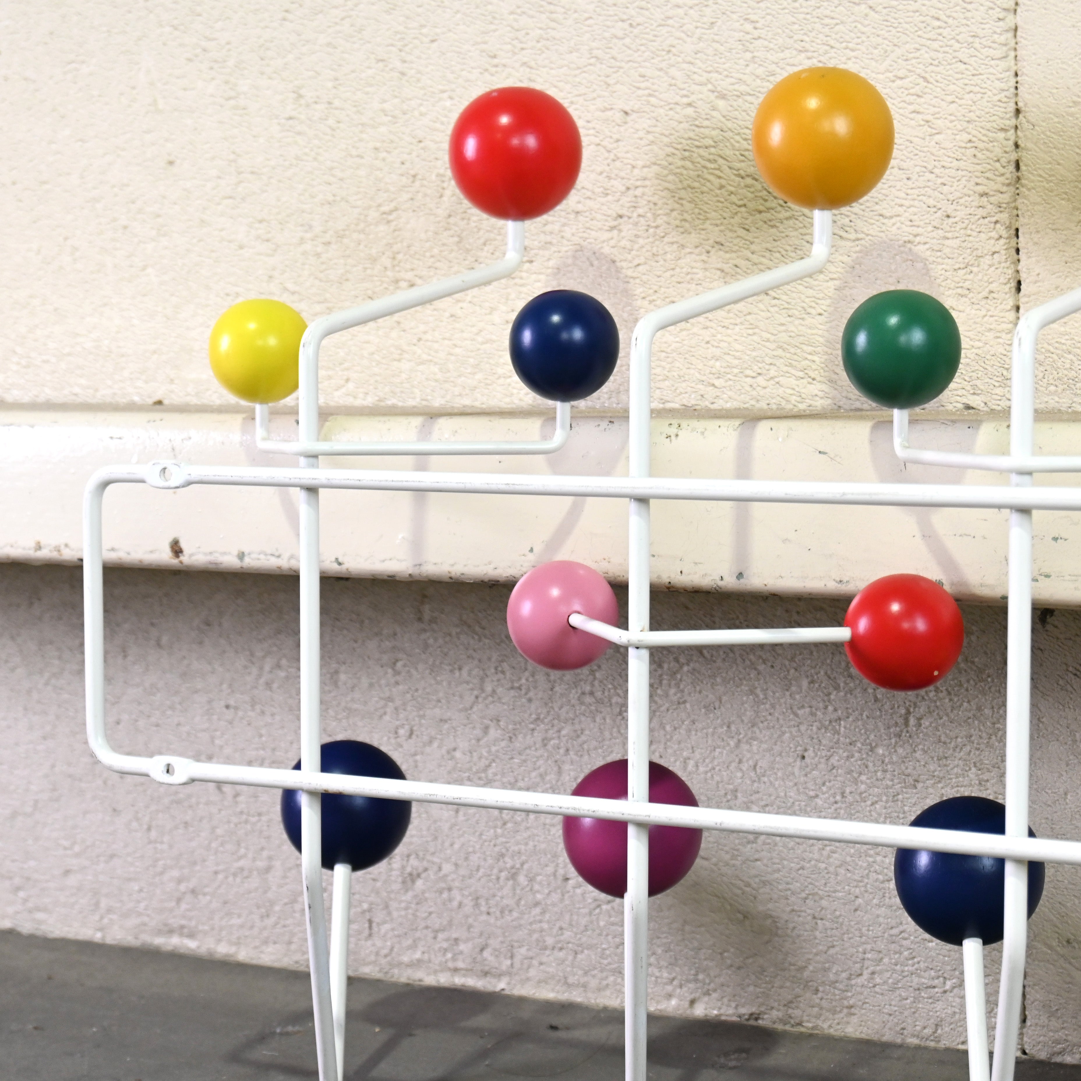 Hang-It-All Multi color Charles & Ray Eames Herman Miller Midcentury Modern design ※ Manufacturer unknown / ハングイットオール マルチカラー チャールズ＆レイ・イームズ ハーマンミラー ミッドセンチュリー モダンデザイン ※ 製造元不明