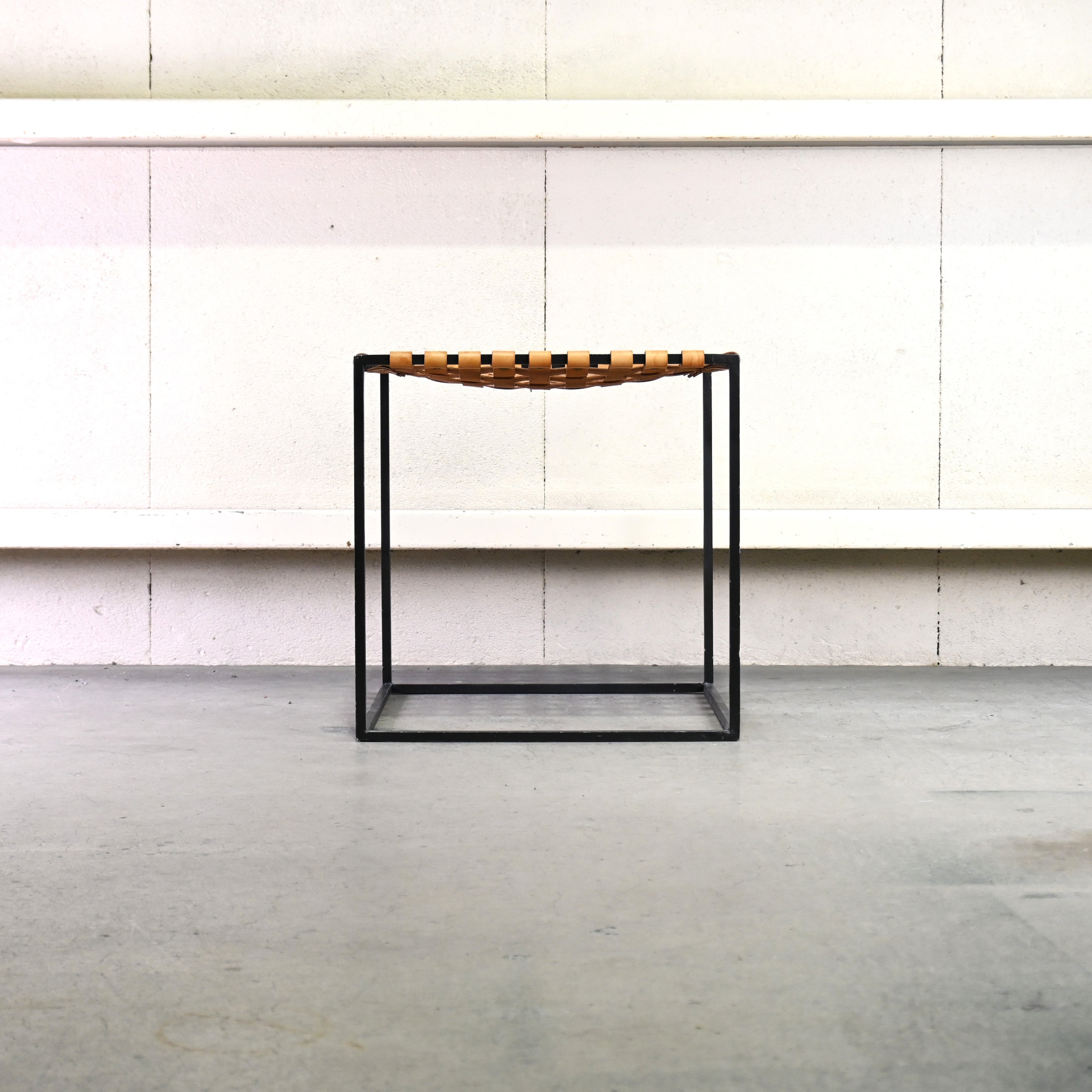 MADE SOLID Iron flame × Woven leather End table Industrial Modern design / メイドソリッド アイアンフレーム レザーテープ エンドテーブル インダストリアル モダンデザイン