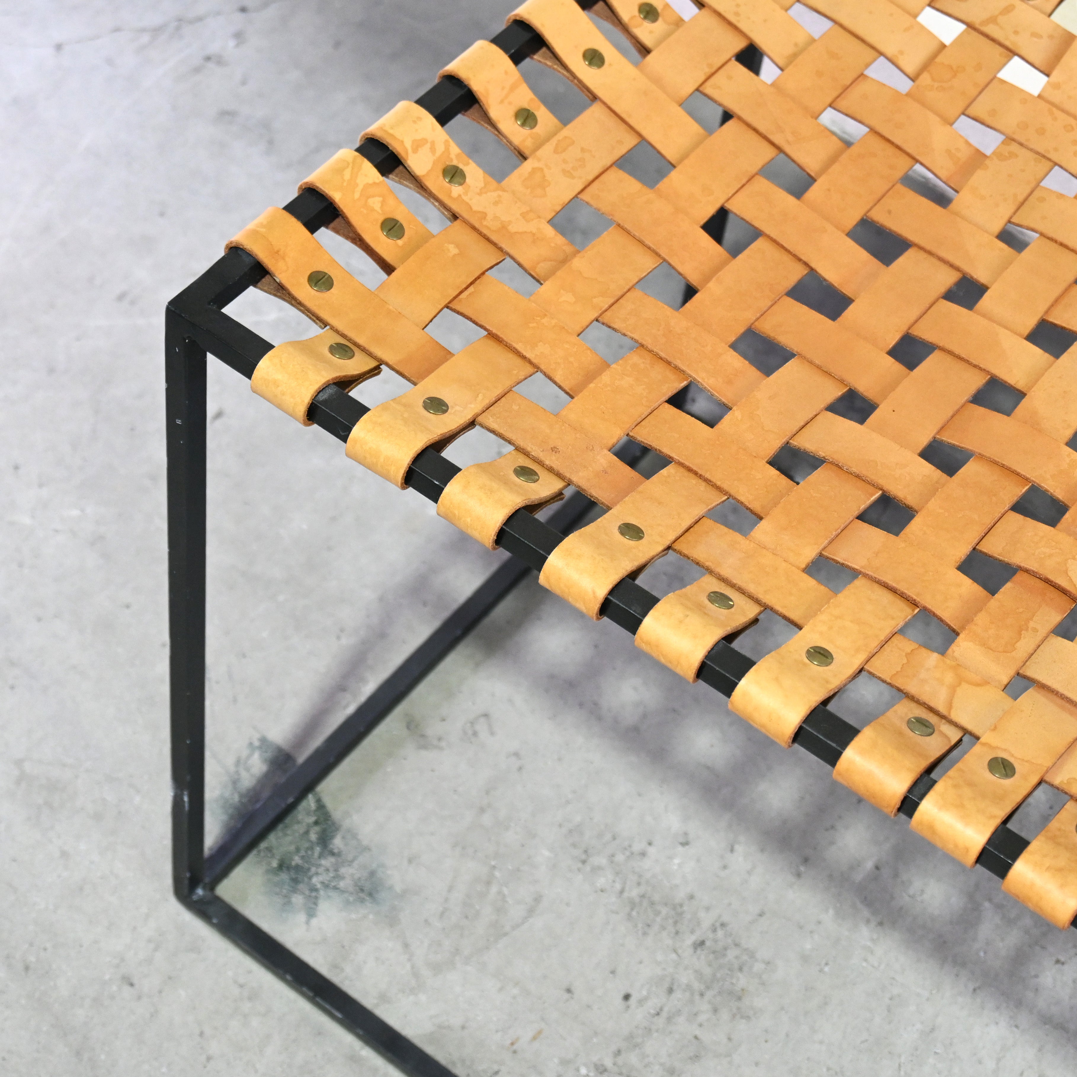 MADE SOLID Iron flame × Woven leather End table Industrial Modern design / メイドソリッド アイアンフレーム レザーテープ エンドテーブル インダストリアル モダンデザイン