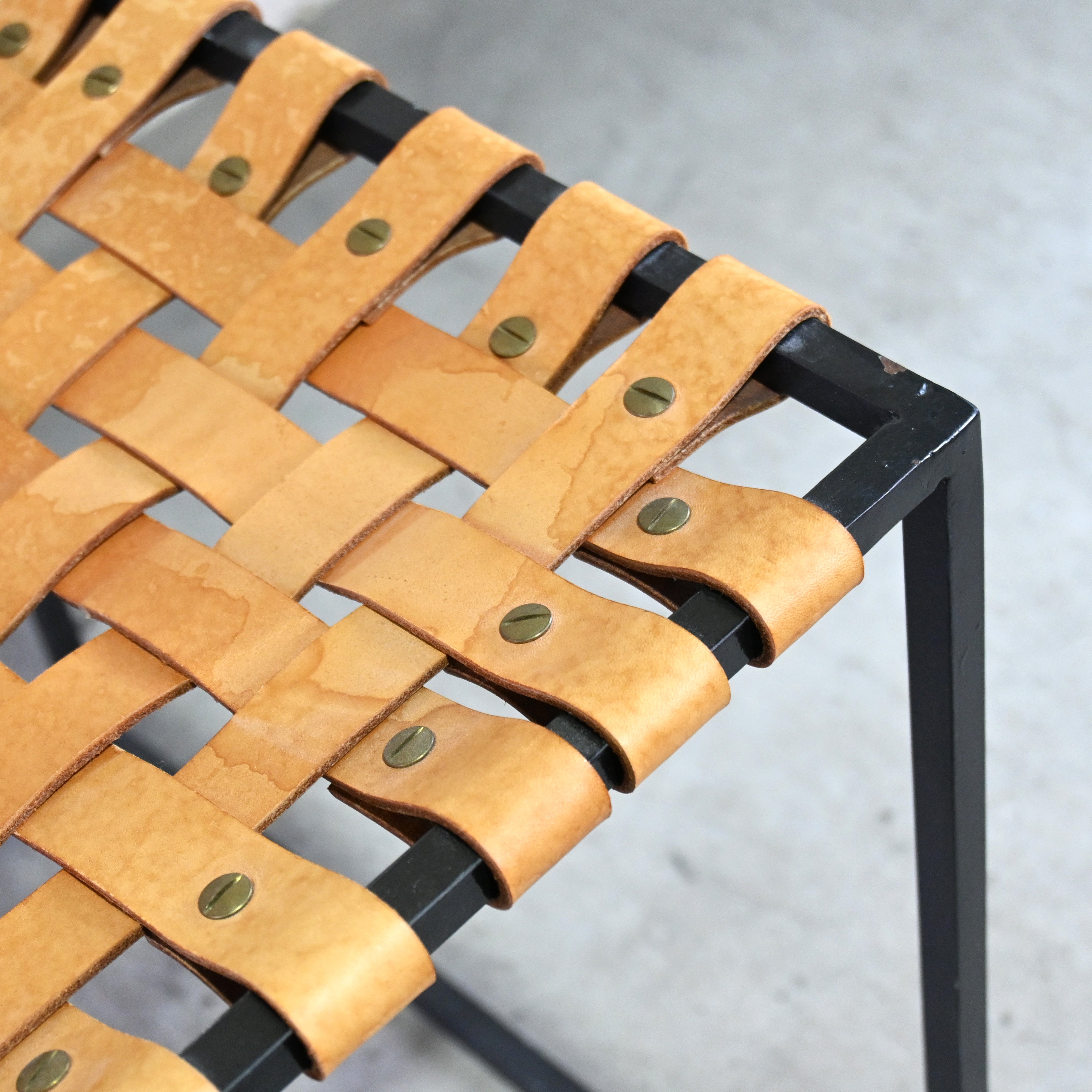 MADE SOLID Iron flame × Woven leather End table Industrial Modern design / メイドソリッド アイアンフレーム レザーテープ エンドテーブル インダストリアル モダンデザイン