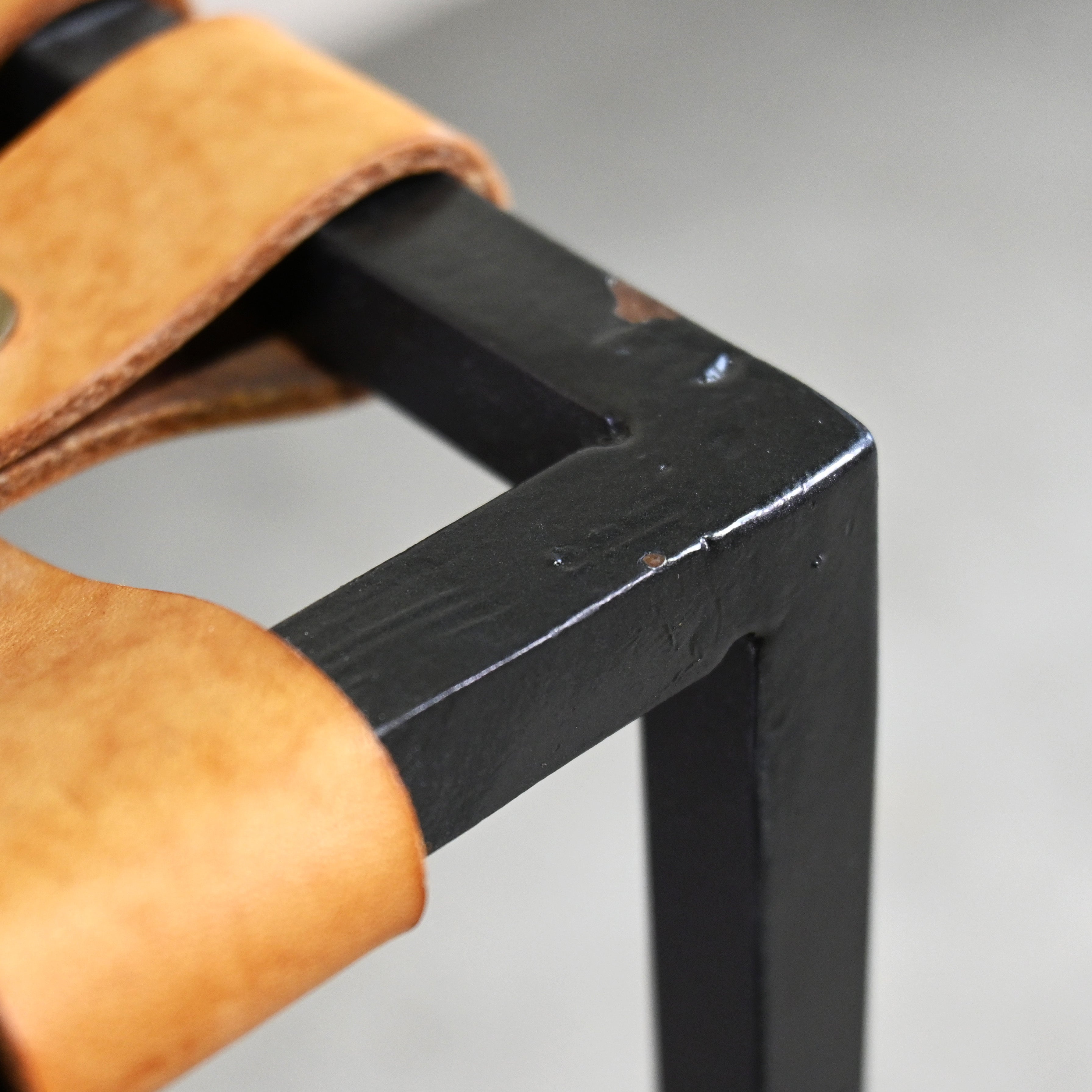 MADE SOLID Iron flame × Woven leather End table Industrial Modern design / メイドソリッド アイアンフレーム レザーテープ エンドテーブル インダストリアル モダンデザイン