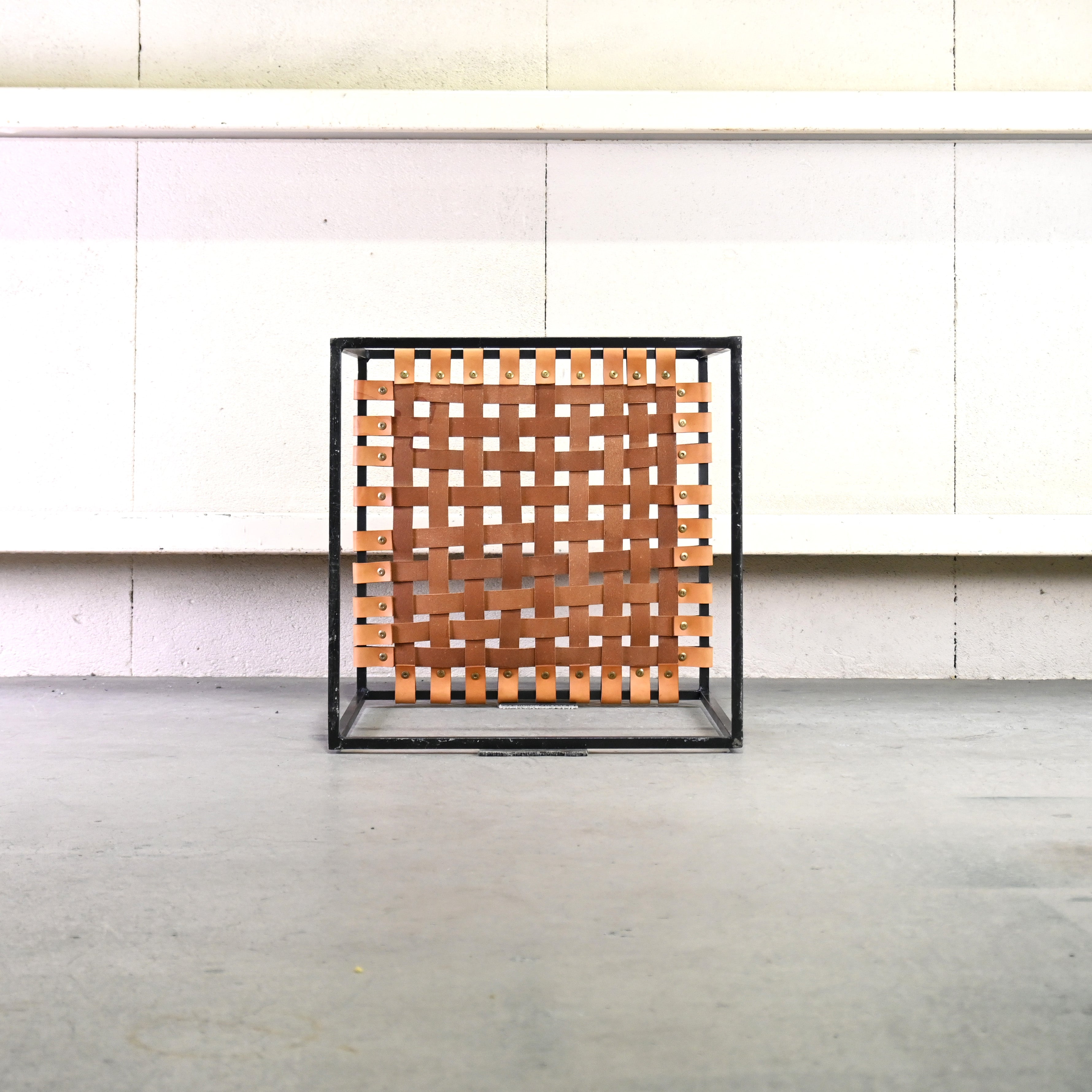 MADE SOLID Iron flame × Woven leather End table Industrial Modern design / メイドソリッド アイアンフレーム レザーテープ エンドテーブル インダストリアル モダンデザイン