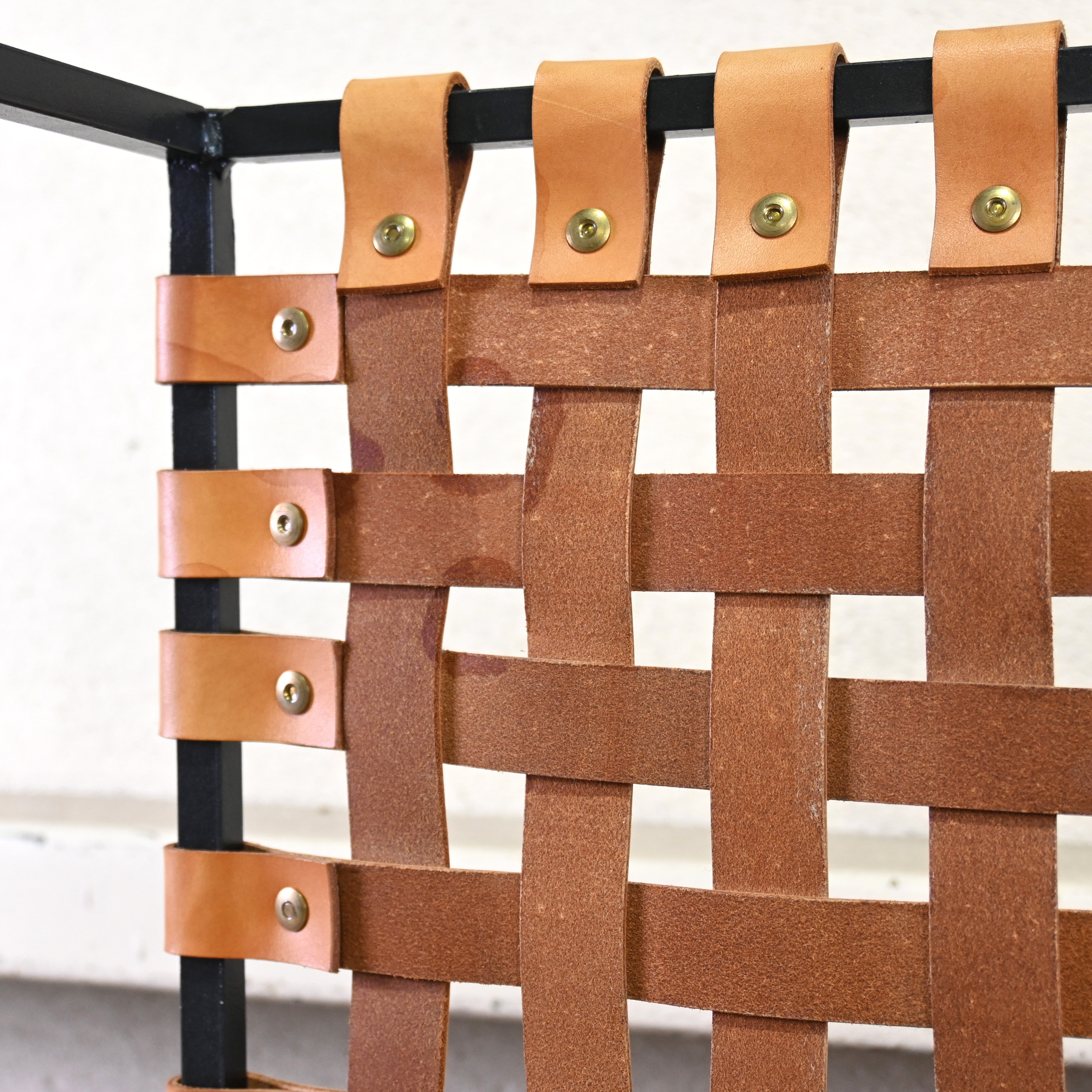 MADE SOLID Iron flame × Woven leather End table Industrial Modern design / メイドソリッド アイアンフレーム レザーテープ エンドテーブル インダストリアル モダンデザイン