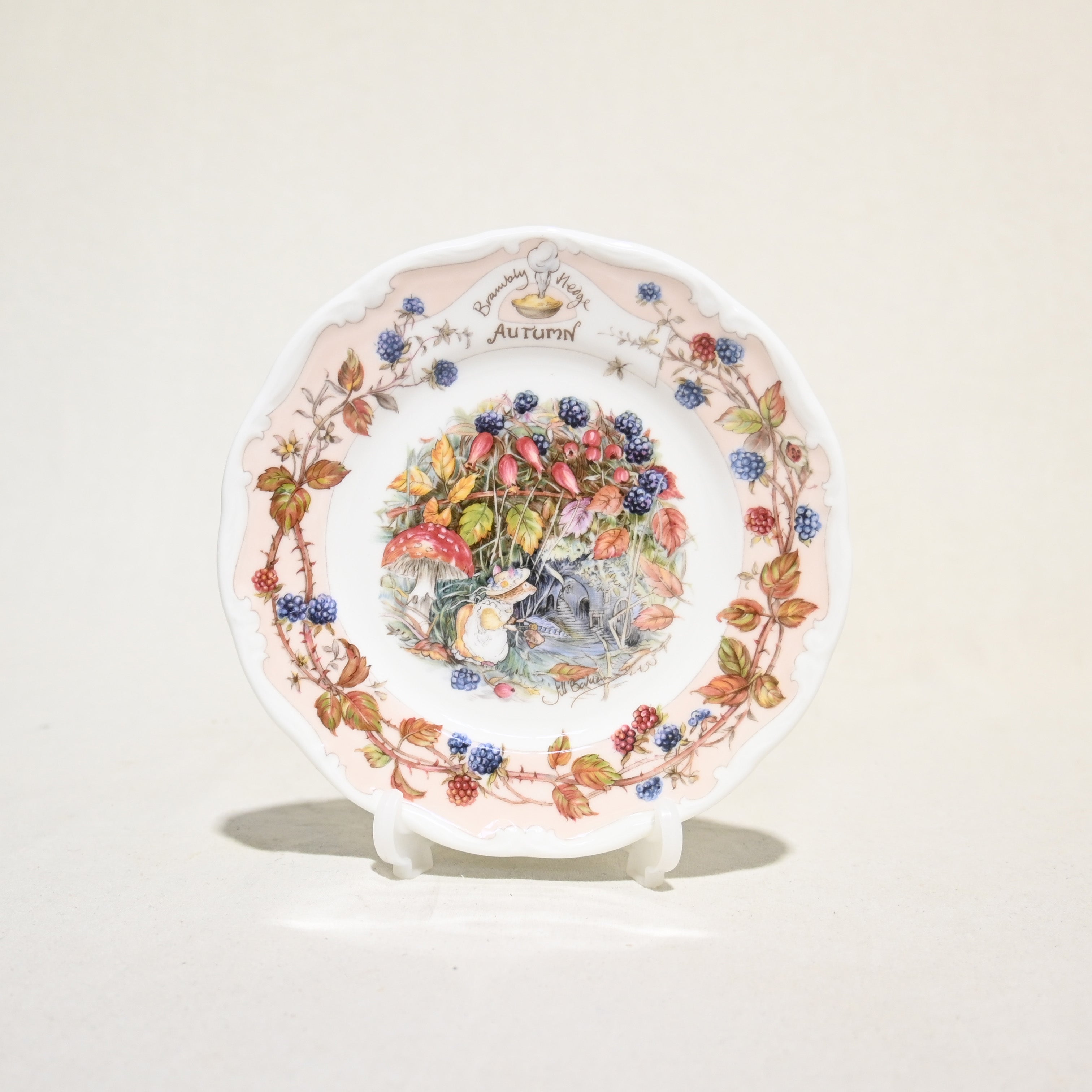 Royal Doulton THE BRAMBLY HEDGE Autumn 3-piece set UK Vintage / ロイヤルドルトン ブランブリーヘッジ オータム カップ＆ソーサー クッキープレート ケーキプレートセット イギリスヴィンテージ