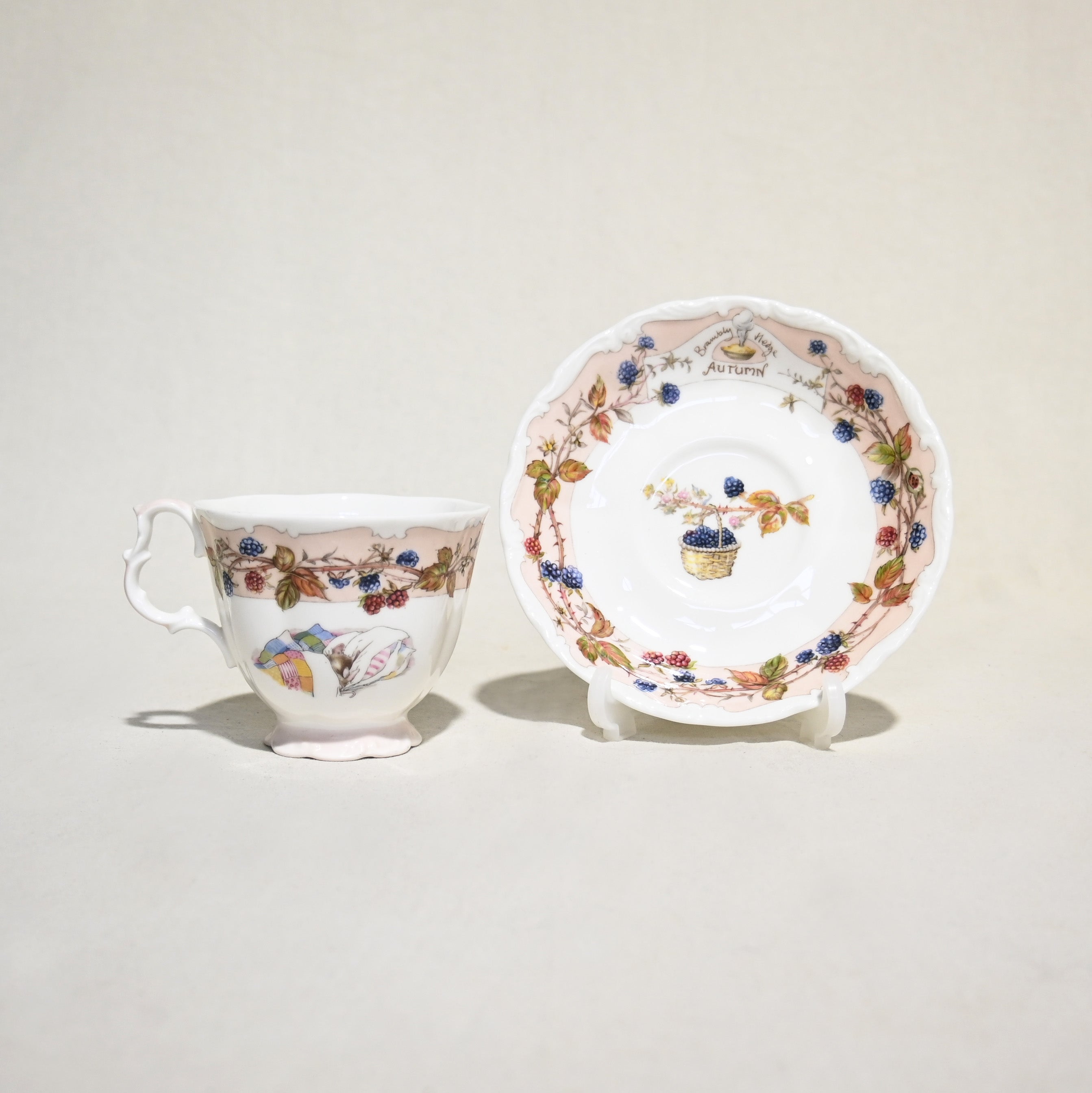 Royal Doulton THE BRAMBLY HEDGE Autumn 3-piece set UK Vintage / ロイヤルドルトン ブランブリーヘッジ オータム カップ＆ソーサー クッキープレート ケーキプレートセット イギリスヴィンテージ