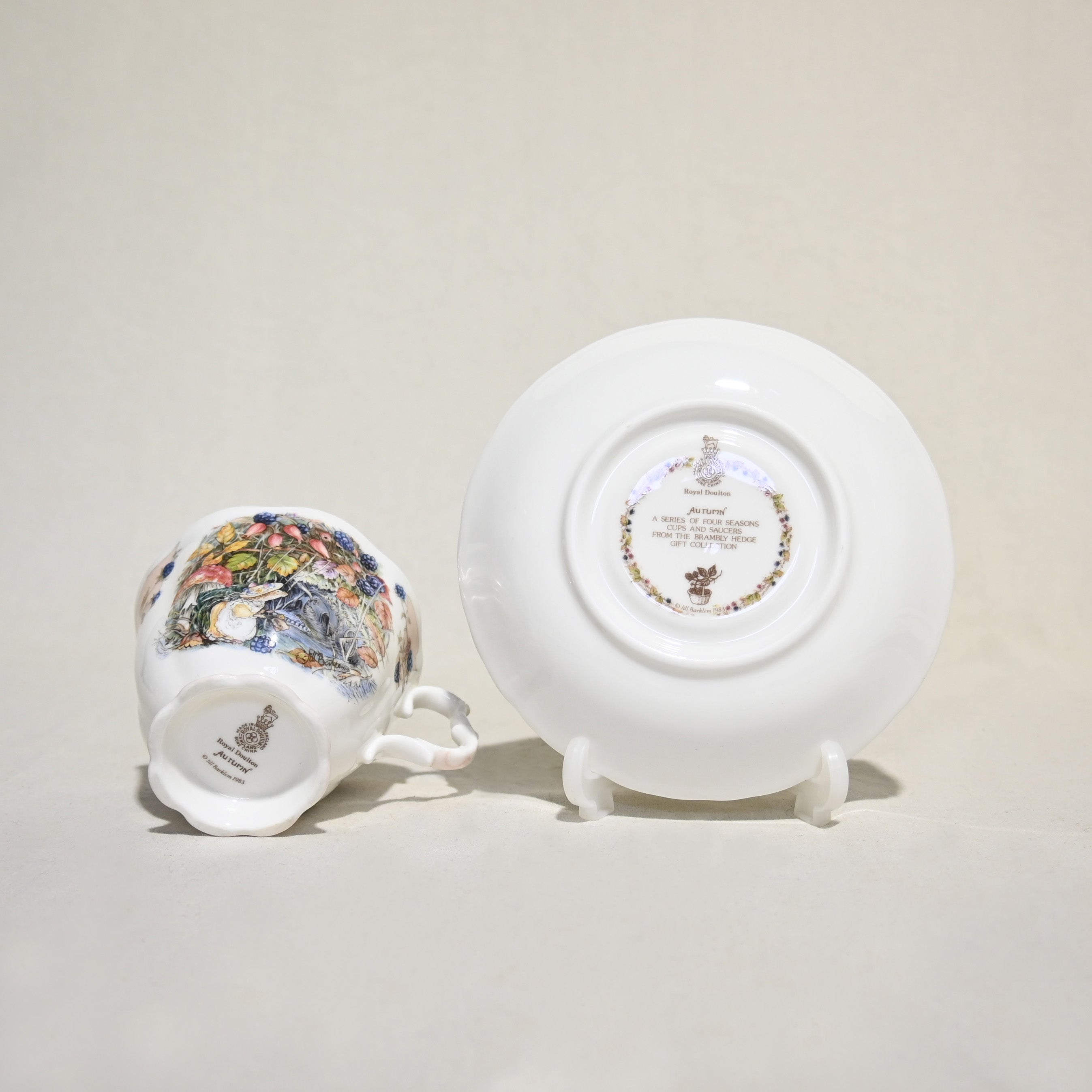 Royal Doulton THE BRAMBLY HEDGE Autumn 3-piece set UK Vintage / ロイヤルドルトン ブランブリーヘッジ オータム カップ＆ソーサー クッキープレート ケーキプレートセット イギリスヴィンテージ