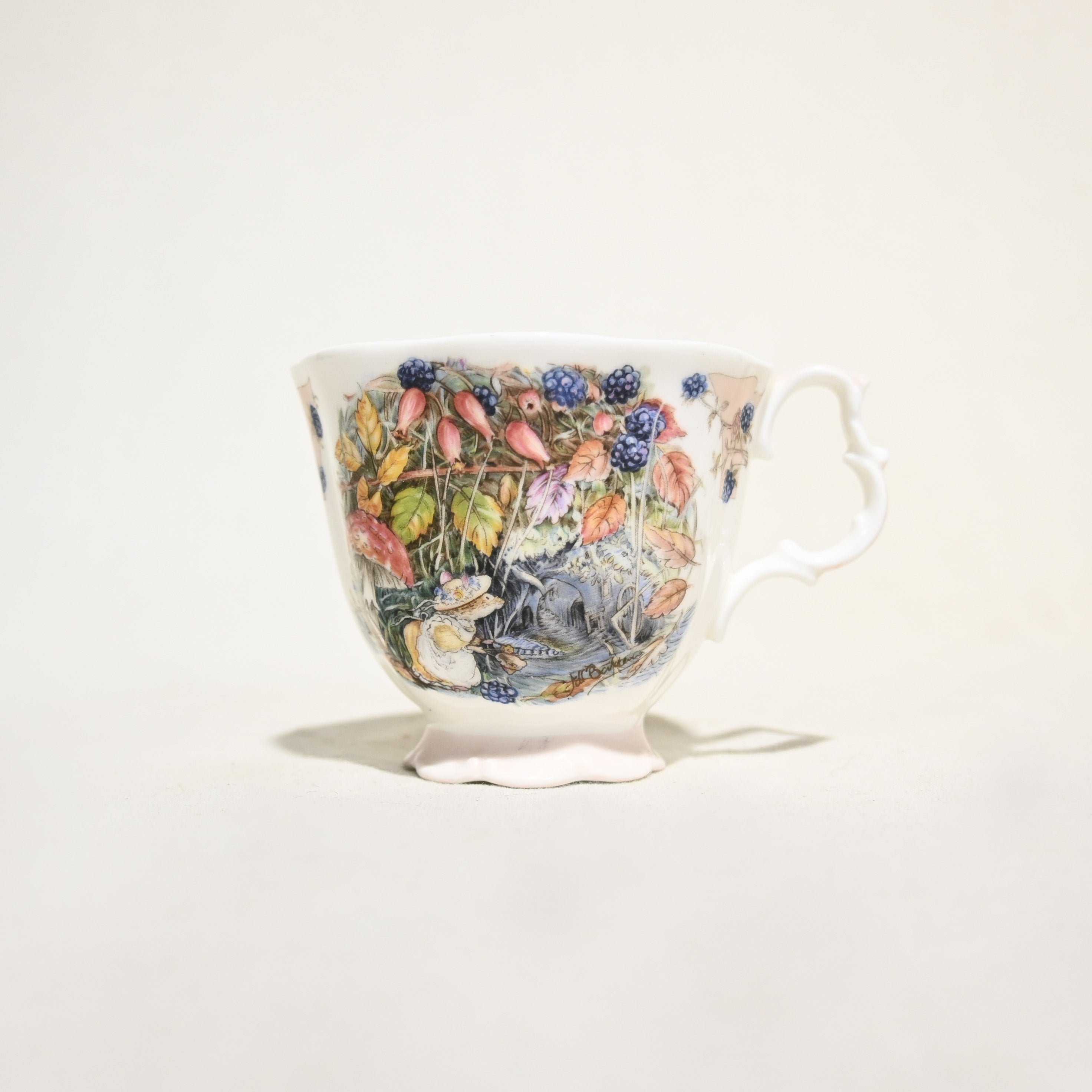 Royal Doulton THE BRAMBLY HEDGE Autumn 3-piece set UK Vintage / ロイヤルドルトン ブランブリーヘッジ オータム カップ＆ソーサー クッキープレート ケーキプレートセット イギリスヴィンテージ