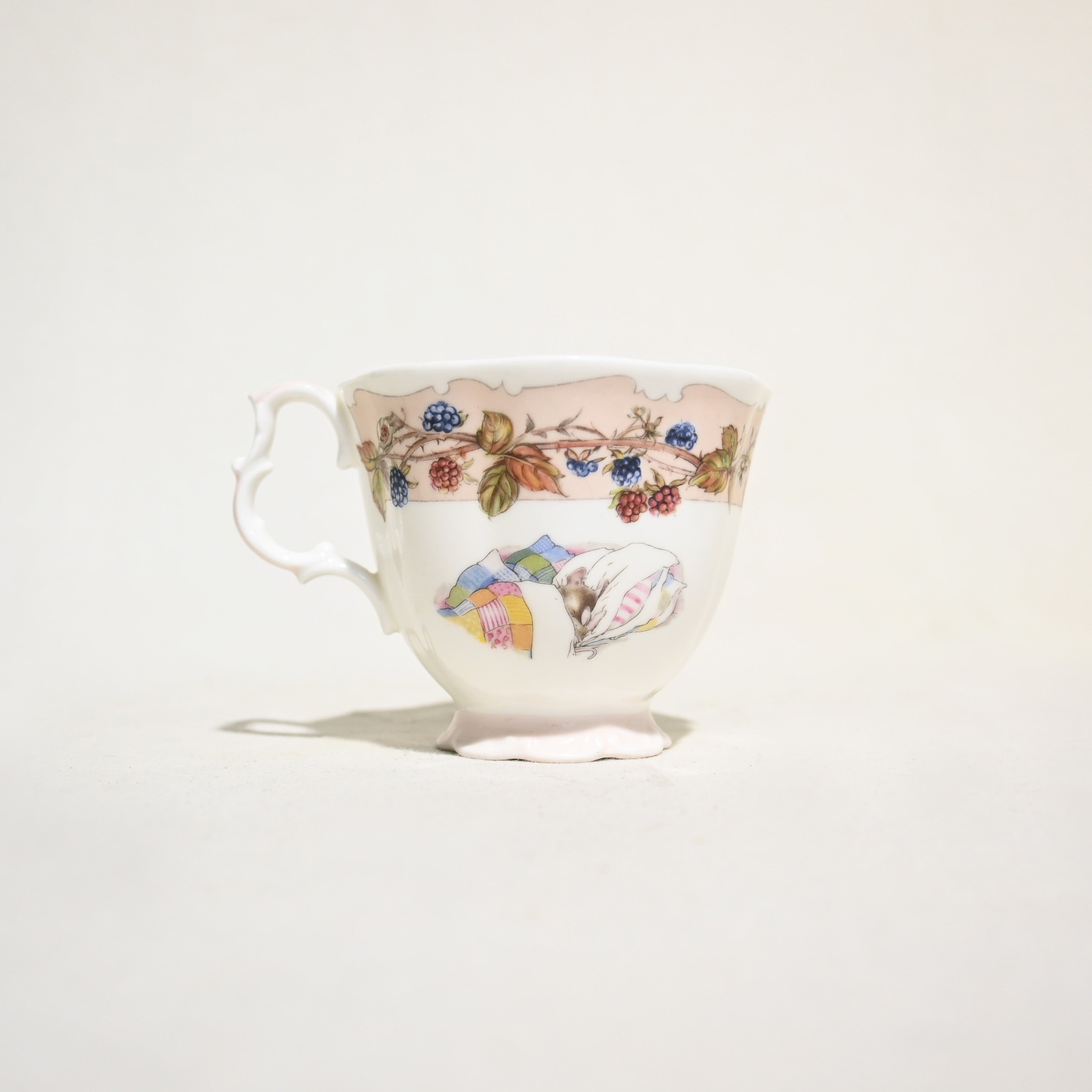 Royal Doulton THE BRAMBLY HEDGE Autumn 3-piece set UK Vintage / ロイヤルドルトン ブランブリーヘッジ オータム カップ＆ソーサー クッキープレート ケーキプレートセット イギリスヴィンテージ