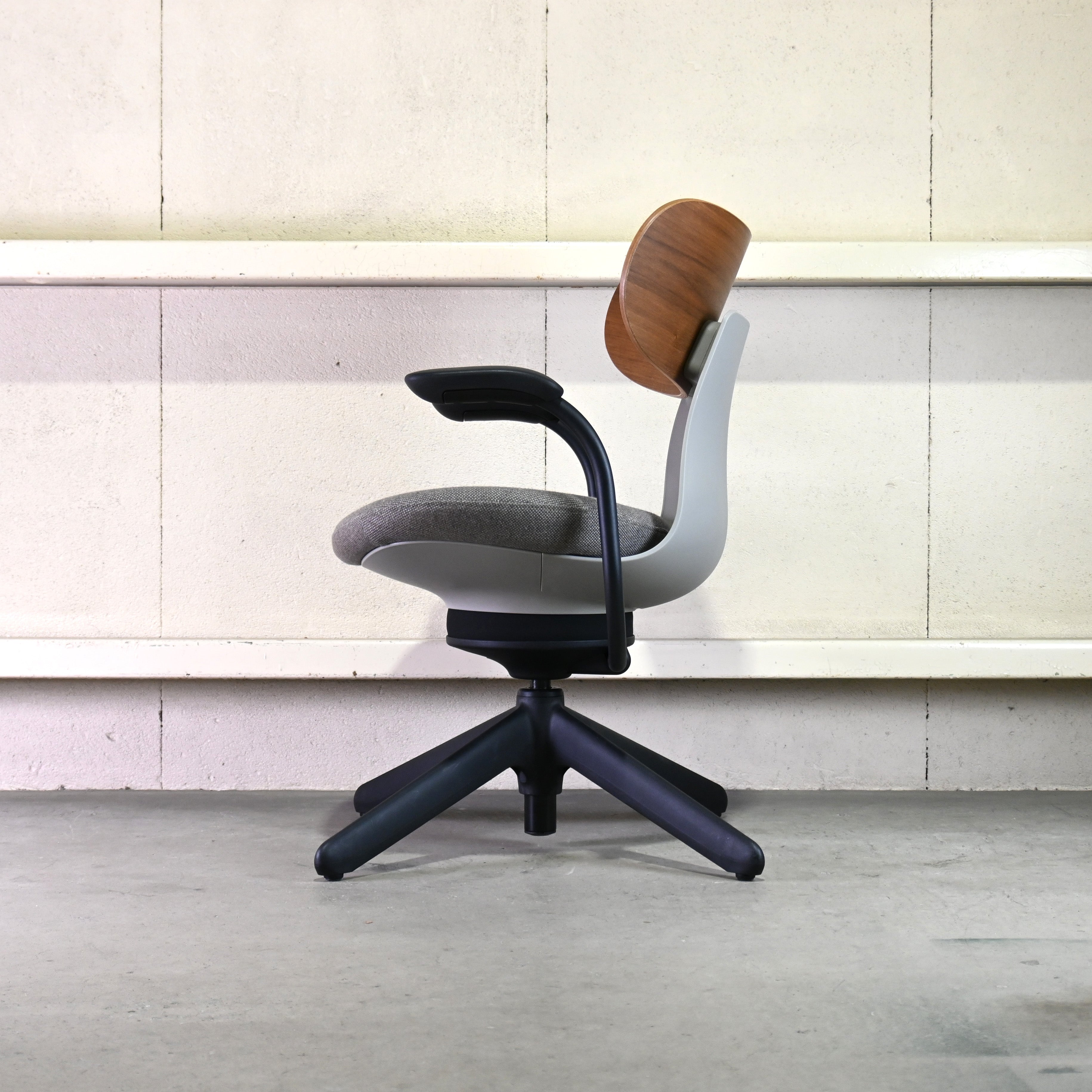 KOKUYO ingLIFE Gliding work chair Ash wood Office furniture Japanese modern / コクヨ イングライフ グライディングワークチェア アッシュ材 オフィス家具 ジャパニーズモダン