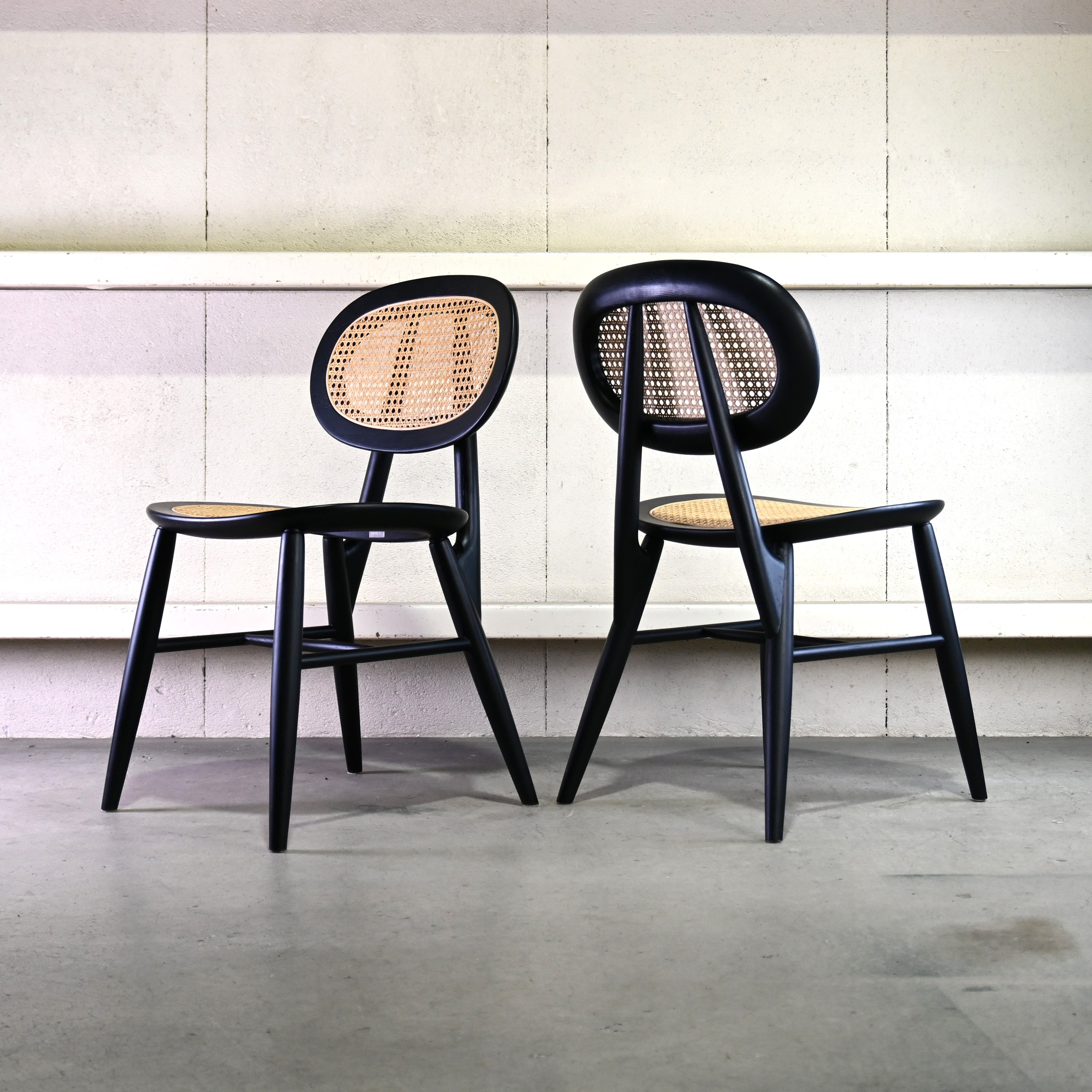 IDÉE Convent chair Black Andreu Carulla Romanesque style Modern design / イデー コンベントチェア ブラック アンドレウ・カルーヤ ロマネスク様式 モダンデザイン