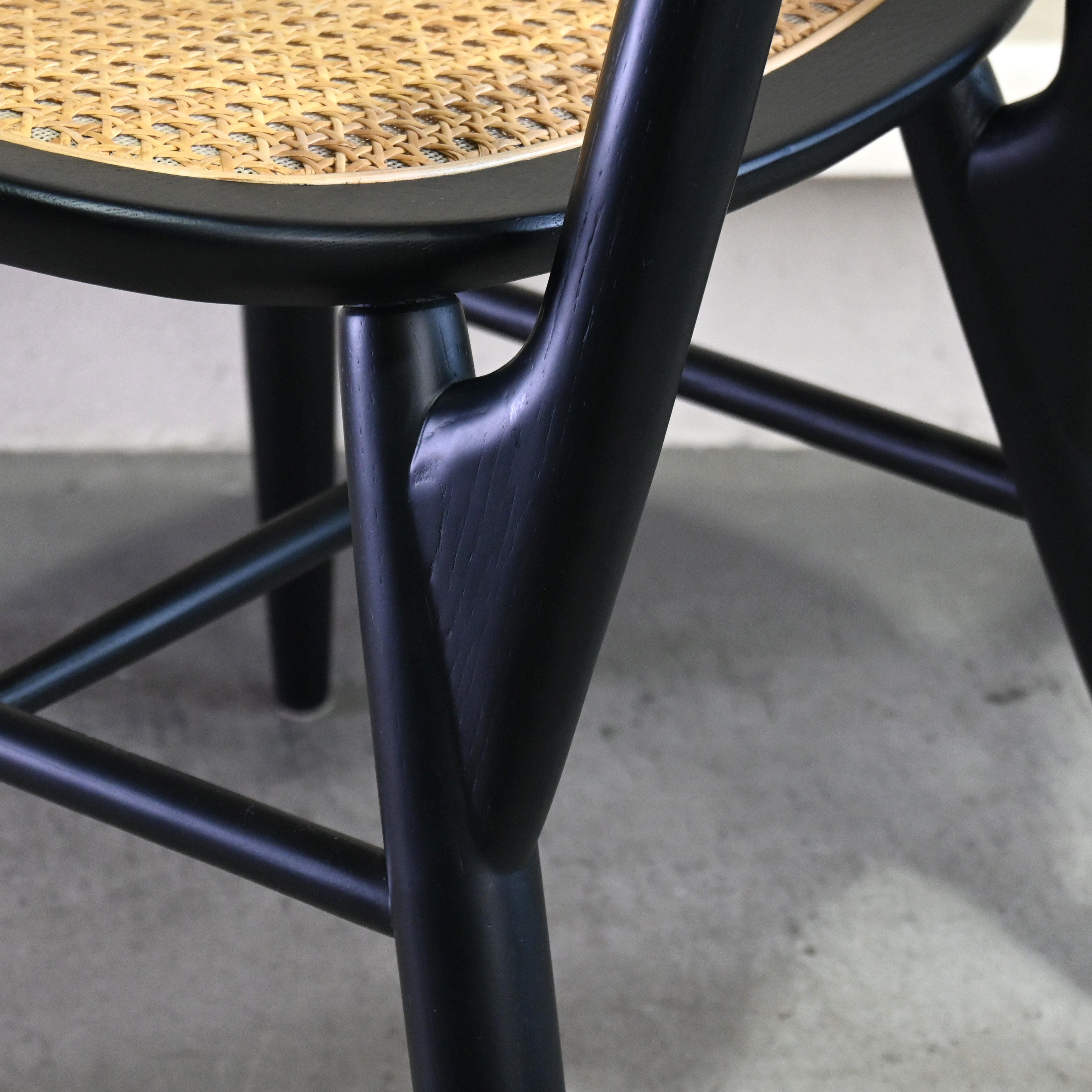 IDÉE Convent chair Black Andreu Carulla Romanesque style Modern design / イデー コンベントチェア ブラック アンドレウ・カルーヤ ロマネスク様式 モダンデザイン