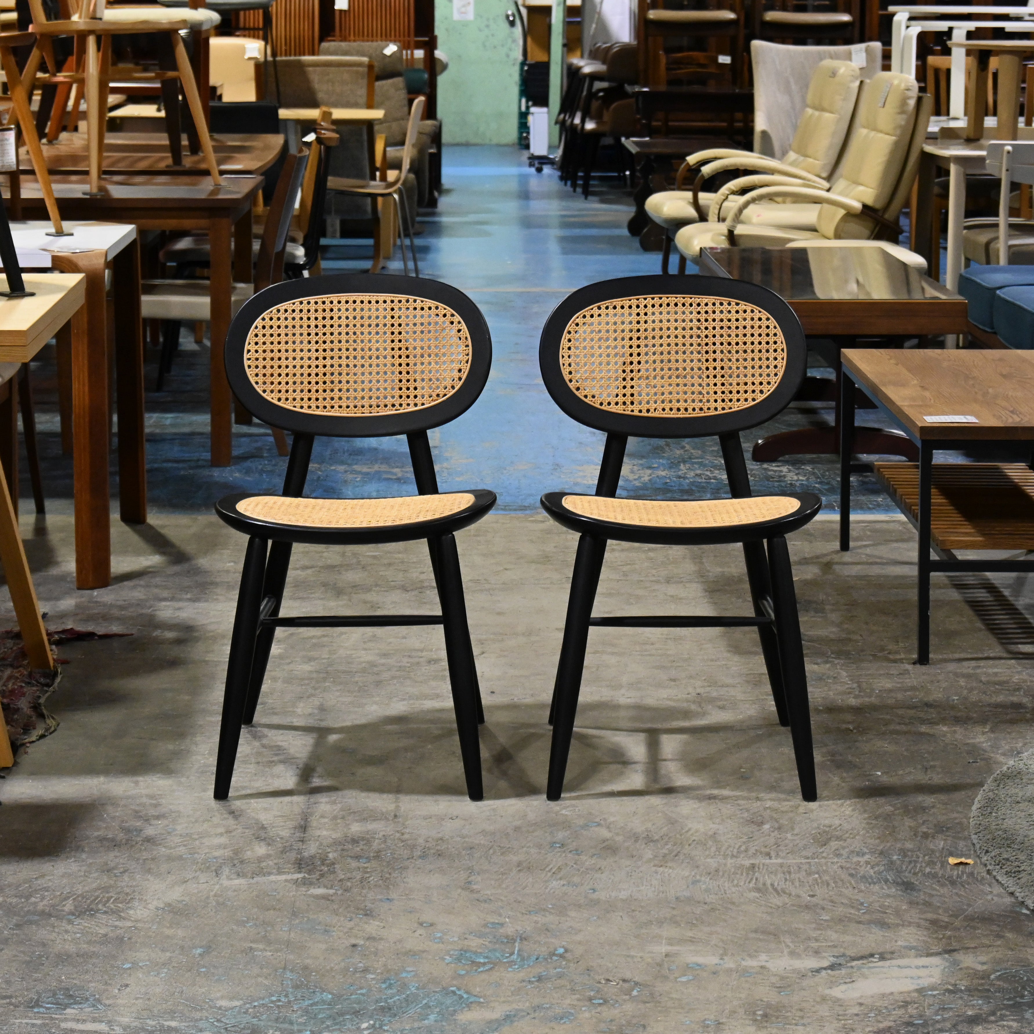 IDÉE Convent chair Black Andreu Carulla Romanesque style Modern design ...