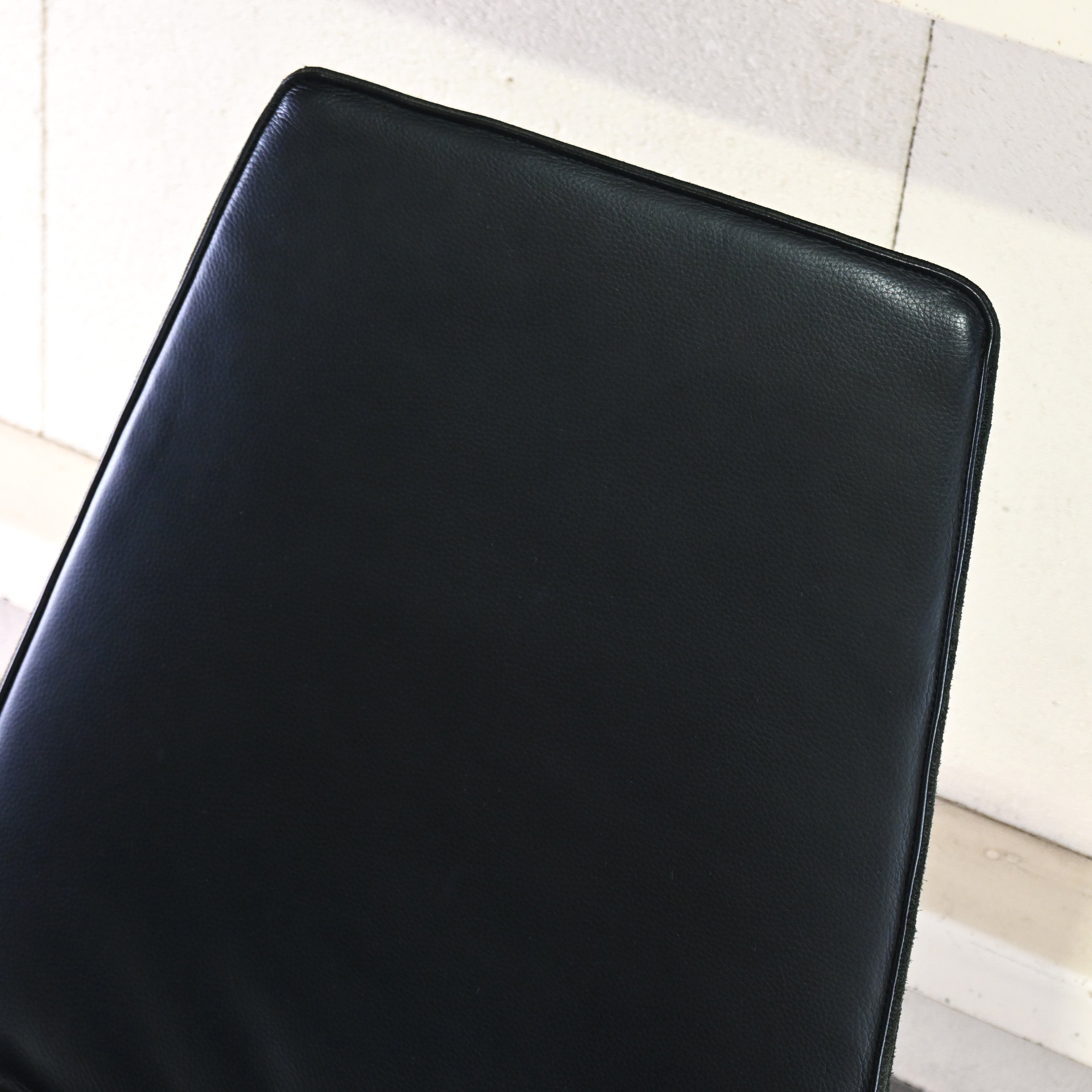 Walter Knoll UNStudio Ben van Berkel MYchair Leather Armchair Black German furniture Western design / ウォルター・ノル UNスタジオ ベン・ファン・ベルケル マイチェア レザーアームチェア ブラック ドイツ家具 西欧デザイン