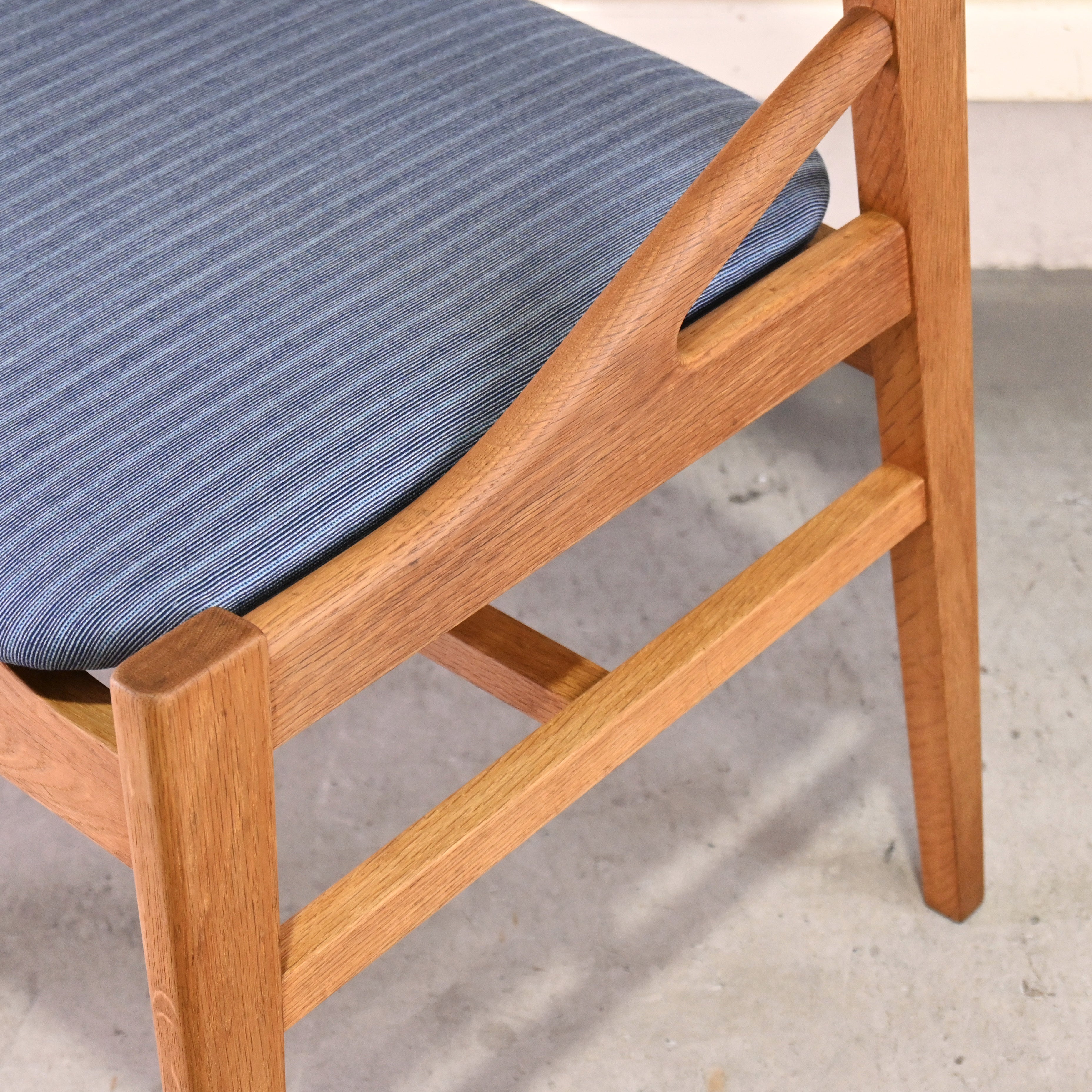 Oak Village Brunch chair Oakwood Inlay back UK fabric Remake Japanese modern design / オークヴィレッジ ブランチチェア オーク材 象嵌 英国生地 リメイク ジャパニーズモダンデザイン