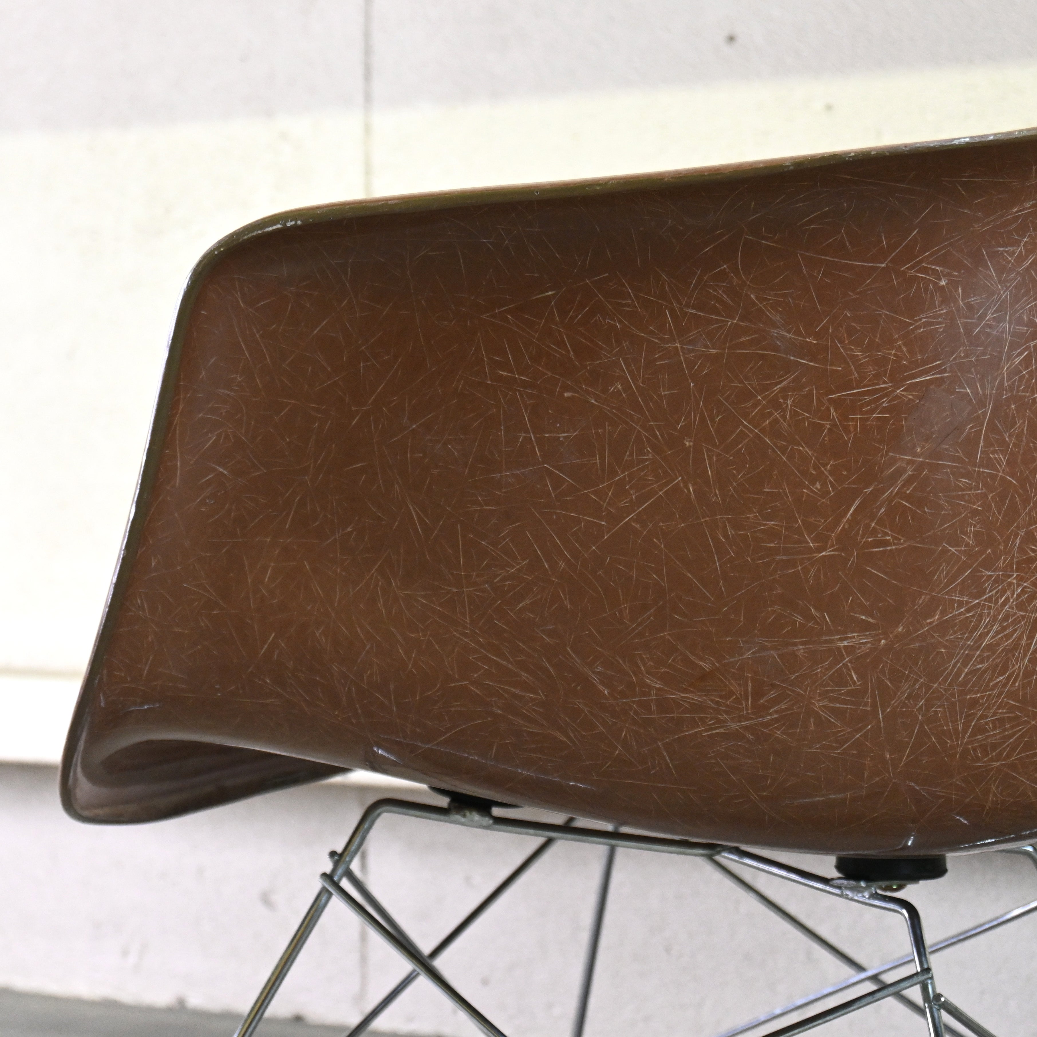 Arm shell chair Cats cradle base FRP Brown Midcentury style ＊Manufacturer unknown / アームシェルチェア キャッツクレイドルベース グラスファイバー ブラウン ミッドセンチュリースタイル ＊メーカー不明