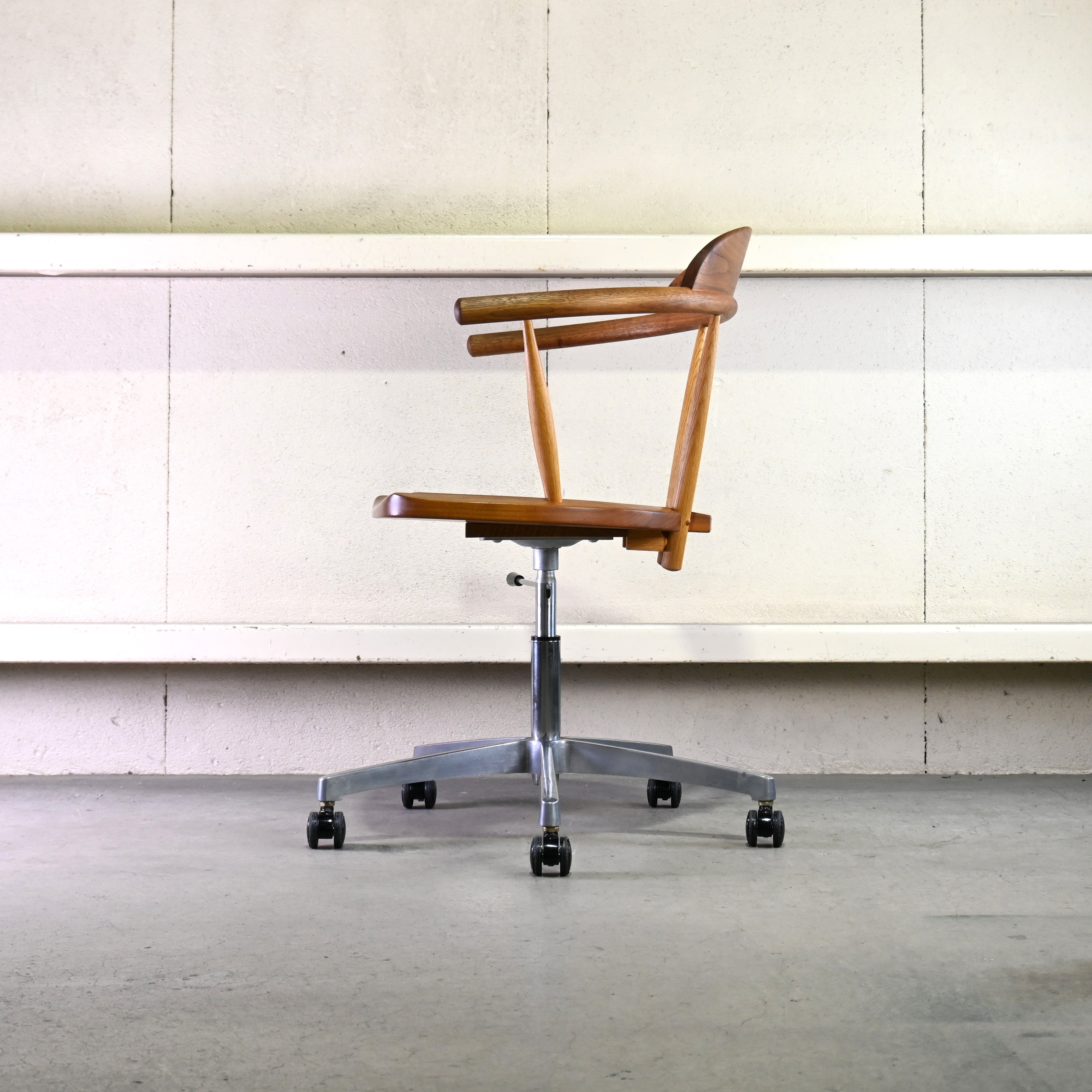 Takayama Wood Works × KASHIWA Desk chair Walnut × Oak Japanese modern design Iwakura Eiri / 高山ウッドワークス 柏木工 デスクチェア ウォールナット × オーク ジャパニーズモダンデザイン 岩倉榮利