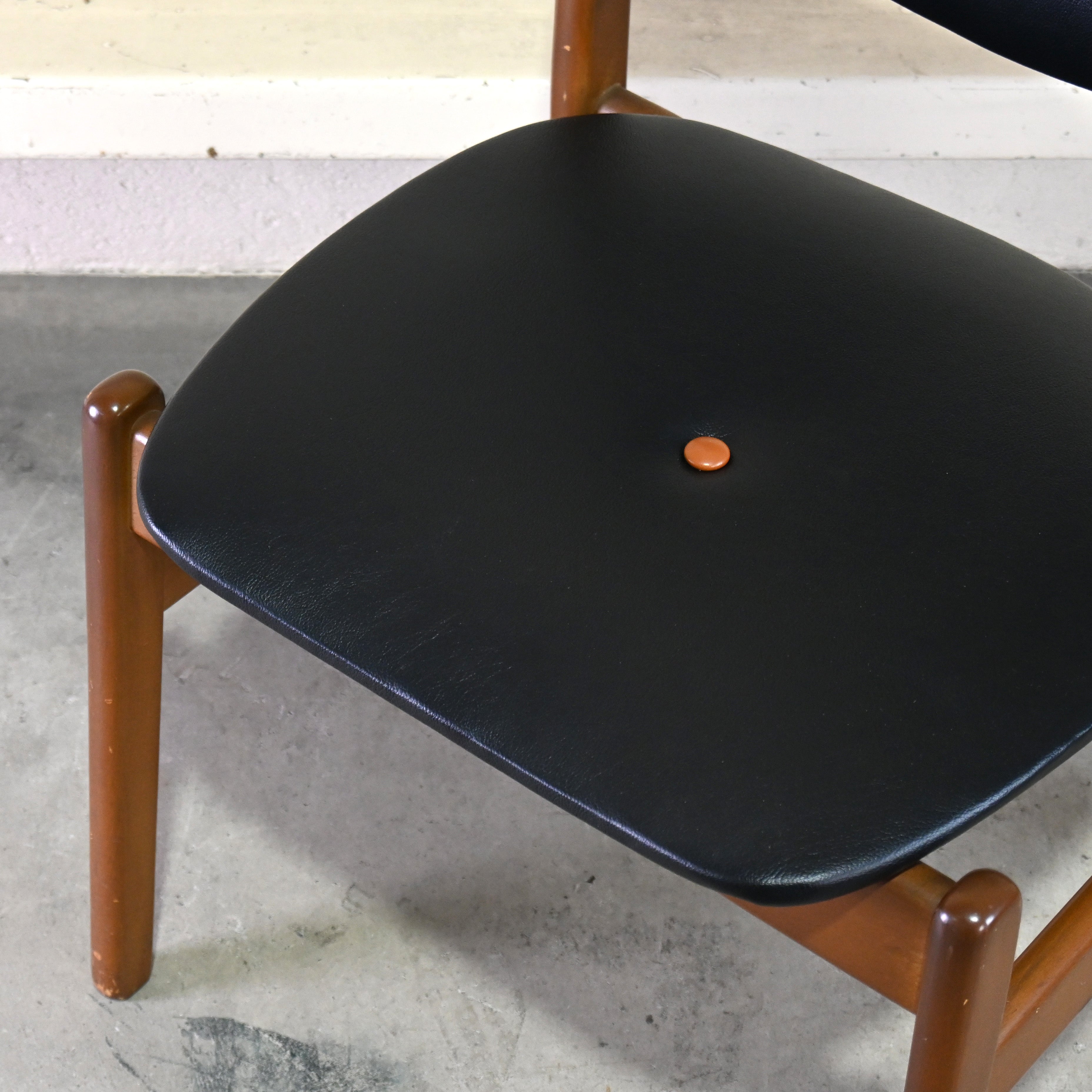 Snap button Combination color Beech wood Dining chair Remake Japanese modern Retro pop / スナップボタン コンビカラー ビーチ材 ダイニングチェア リメイク ジャパニーズモダン レトロポップ