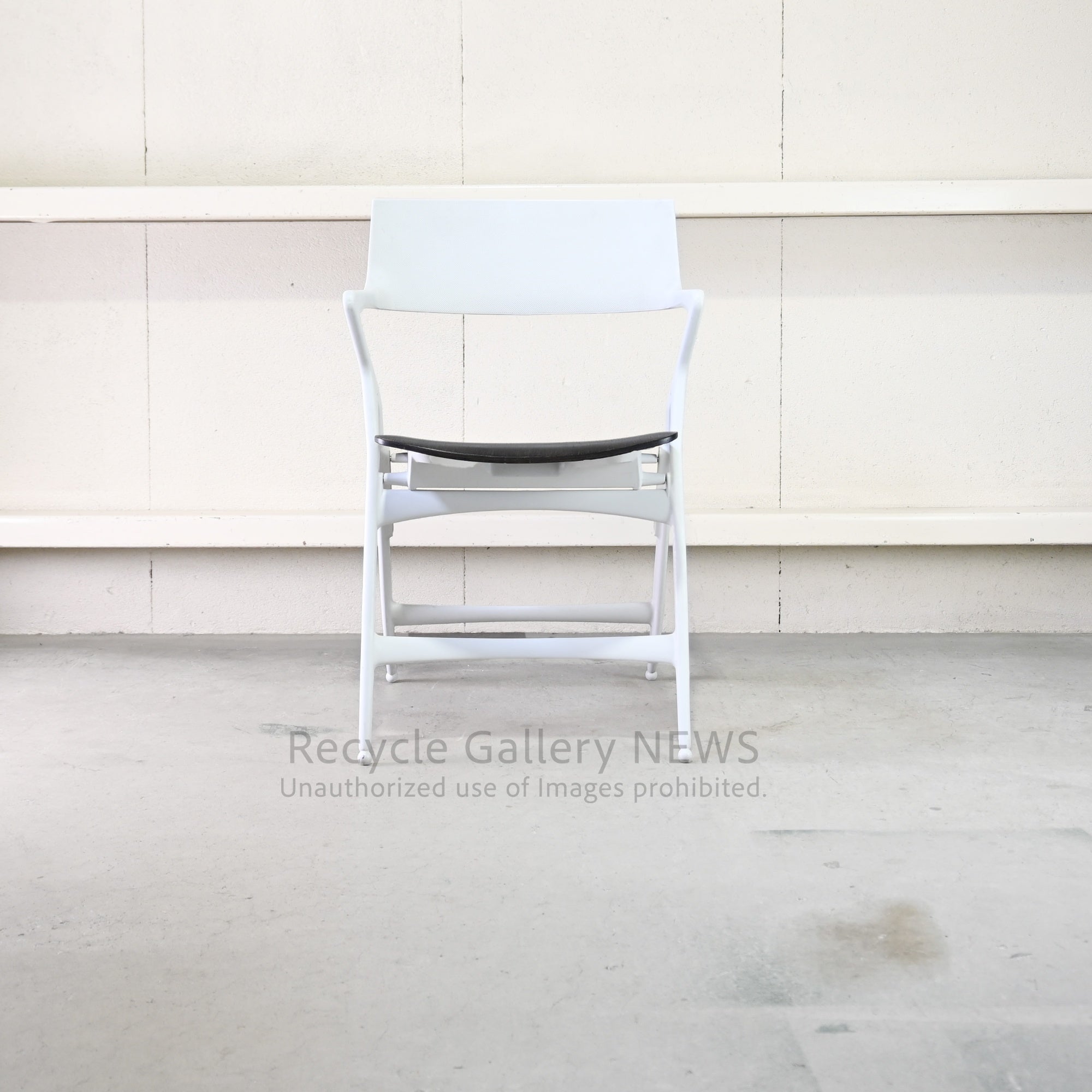 Discontinued Plywood Seat  kartell Dolly chair by Antonio Citterio Italy Milan /  カルテル  ドリー チェア イタリアミラノ アントニオ・チッテリオ プライウッド座面 廃盤品