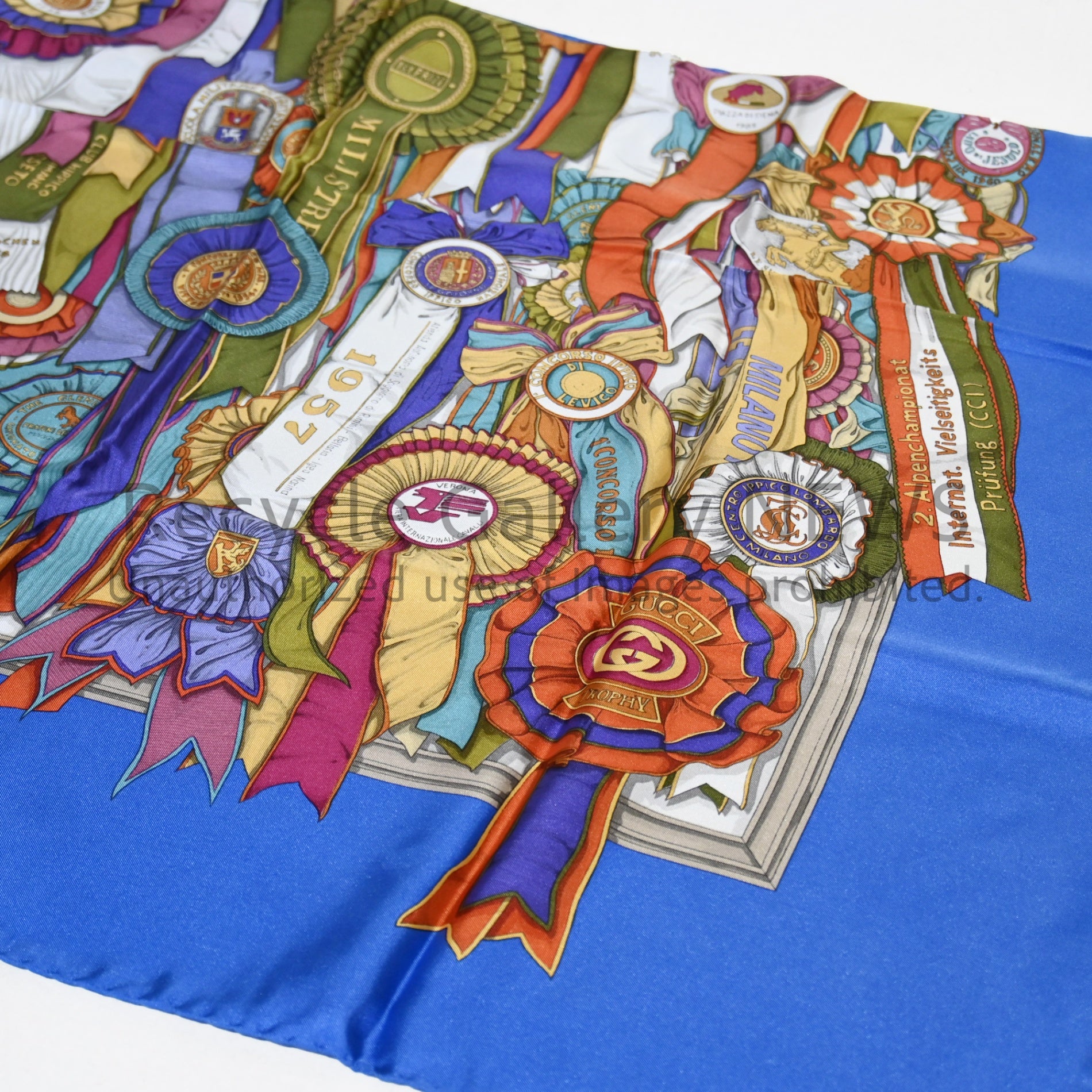 激レア❗️未使用オールドGUCCI ‼️アクセサリーコレクション スカーフ GUCCI Large Scarf Rosette Pattern Silk Medal Ribbon Blue Vintage