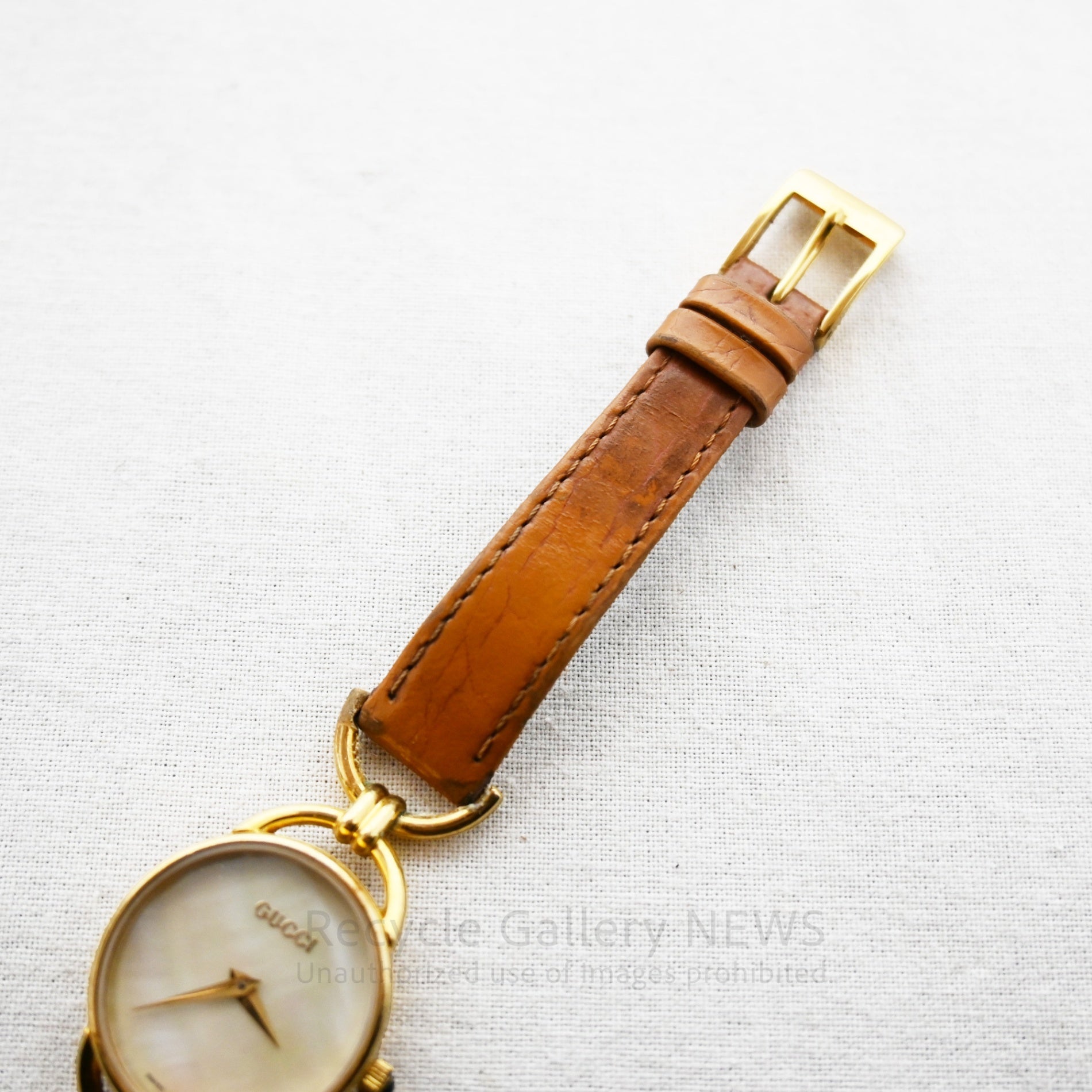 Gucci 6000.2.L Quartz Gold White Shell Operation Unconfirmed Treated as Junk / グッチ クオーツ ゴールド ホワイトシェル 動作未確認・ジャンク扱い