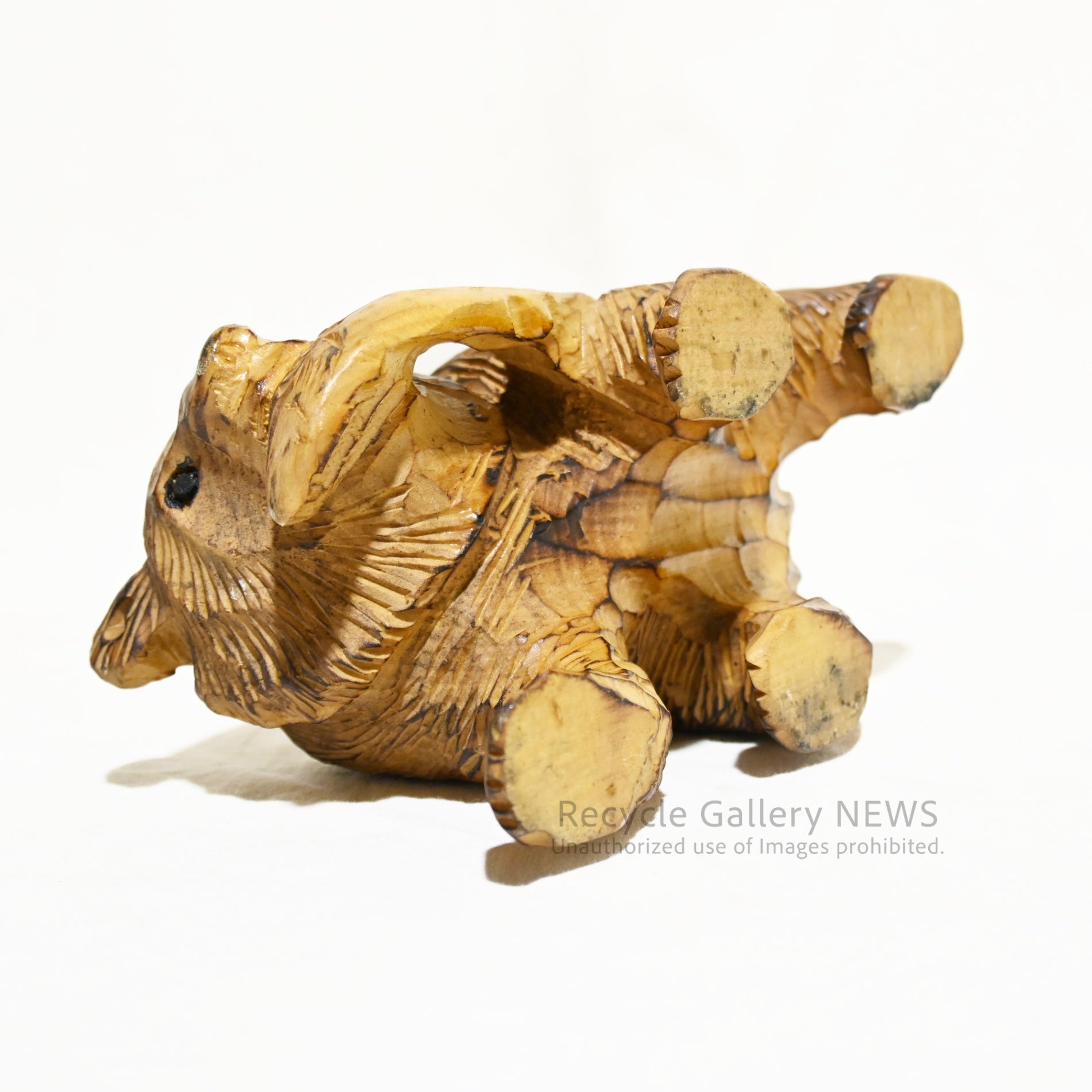 Wooden bear carving Light brown Natural finish Hokkaido souvenir Showa retro Japan / 木彫り 熊 表面焼き ライトブラウン ナチュラル 北海道 お土産 昭和レトロ 日本