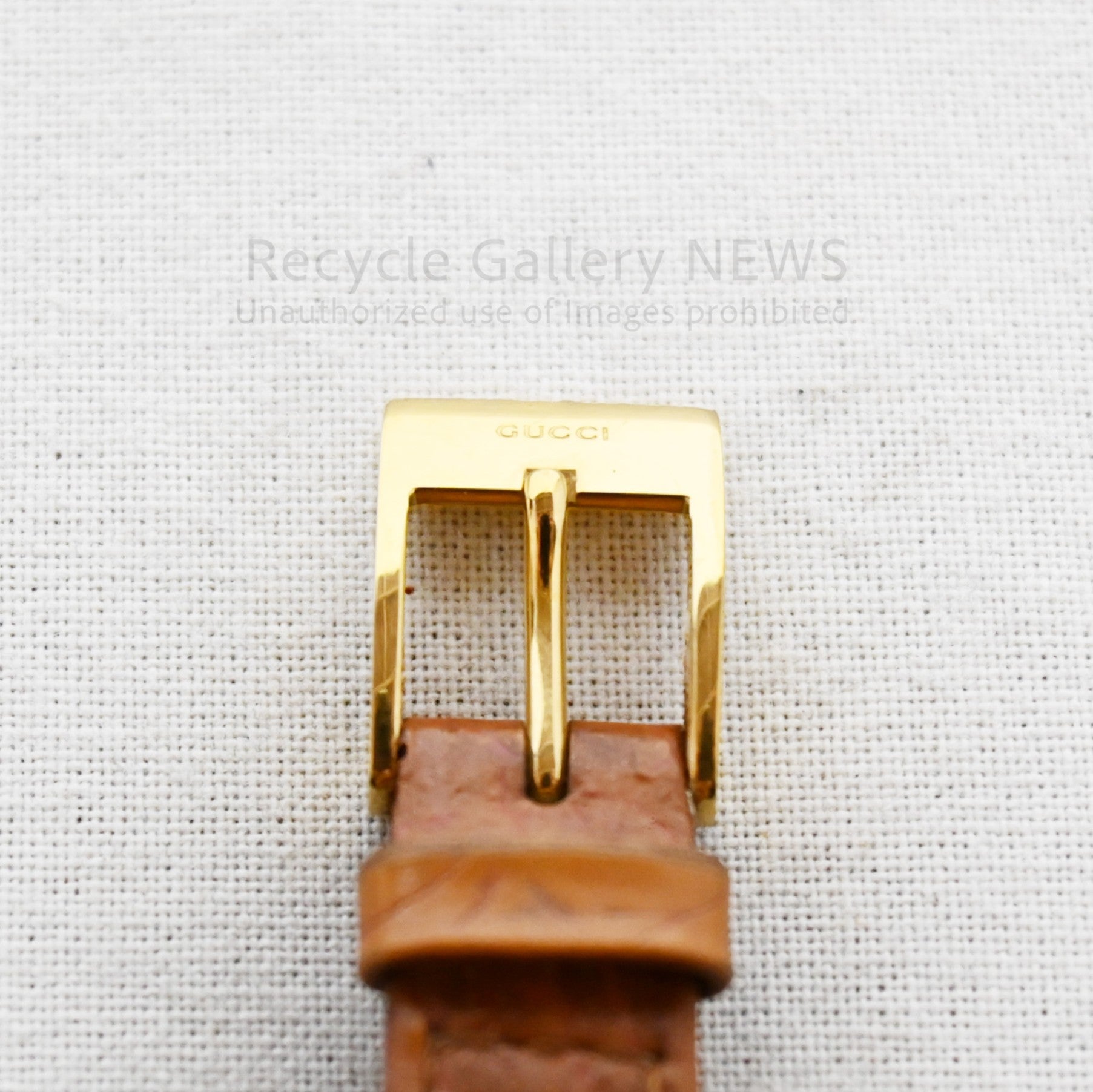 Gucci 6000.2.L Quartz Gold White Shell Operation Unconfirmed Treated as Junk / グッチ クオーツ ゴールド ホワイトシェル 動作未確認・ジャンク扱い