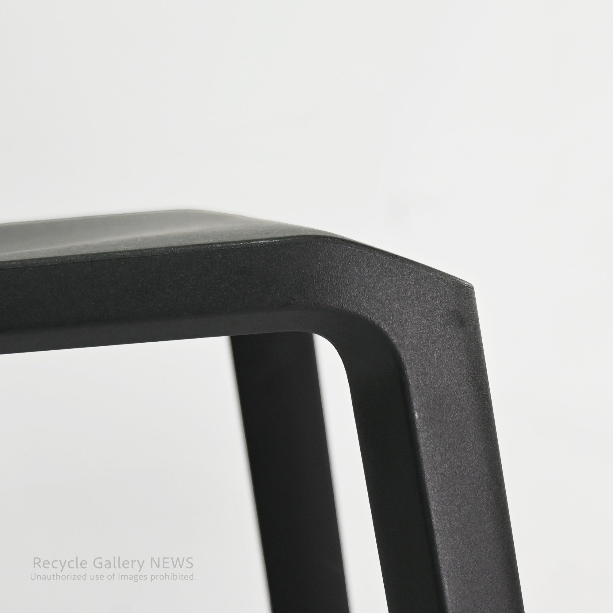 vitra tiptonchair Swiss Product Design by Architects Edward Barber & Jay Osgerby / ヴィトラ ティップ トン チェアー  スイス プロダクトデザイン 建築家 　エドワード・バーバー ジェイ・オズガビー