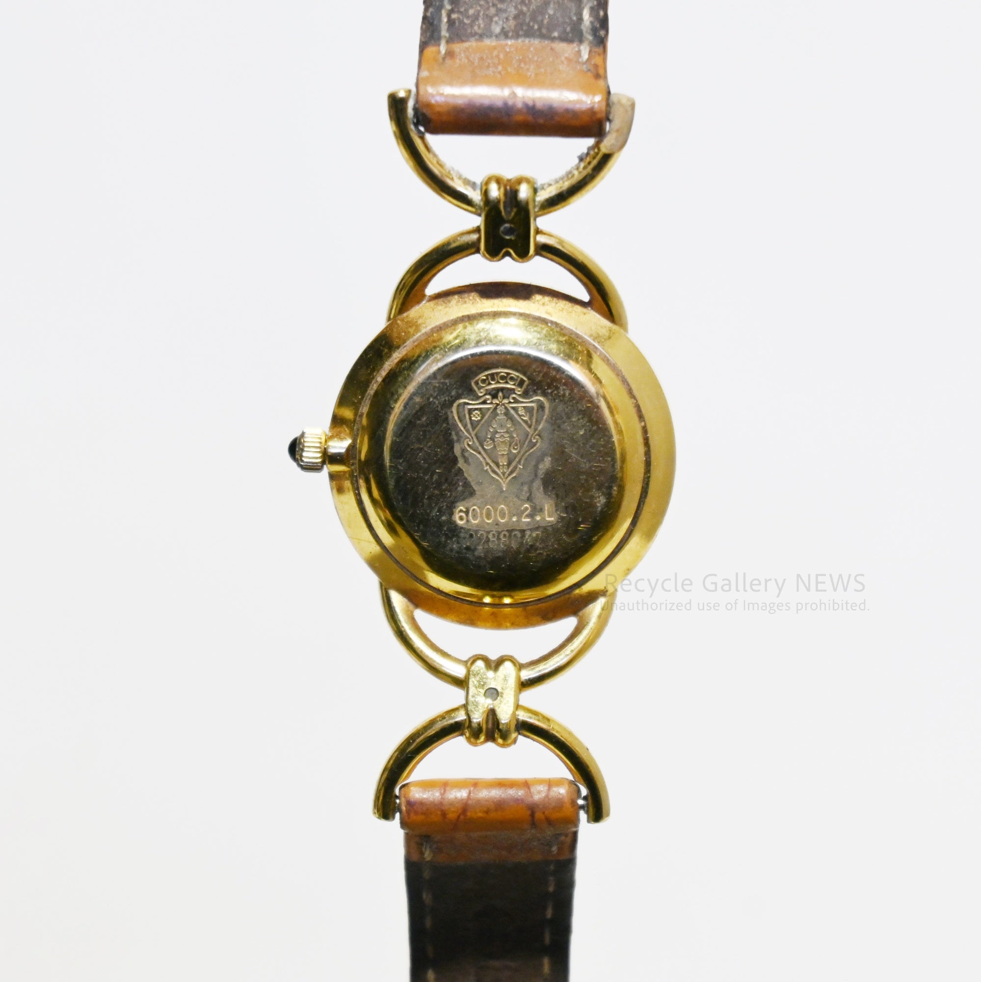 Gucci 6000.2.L Quartz Gold White Shell Operation Unconfirmed Treated as Junk / グッチ クオーツ ゴールド ホワイトシェル 動作未確認・ジャンク扱い