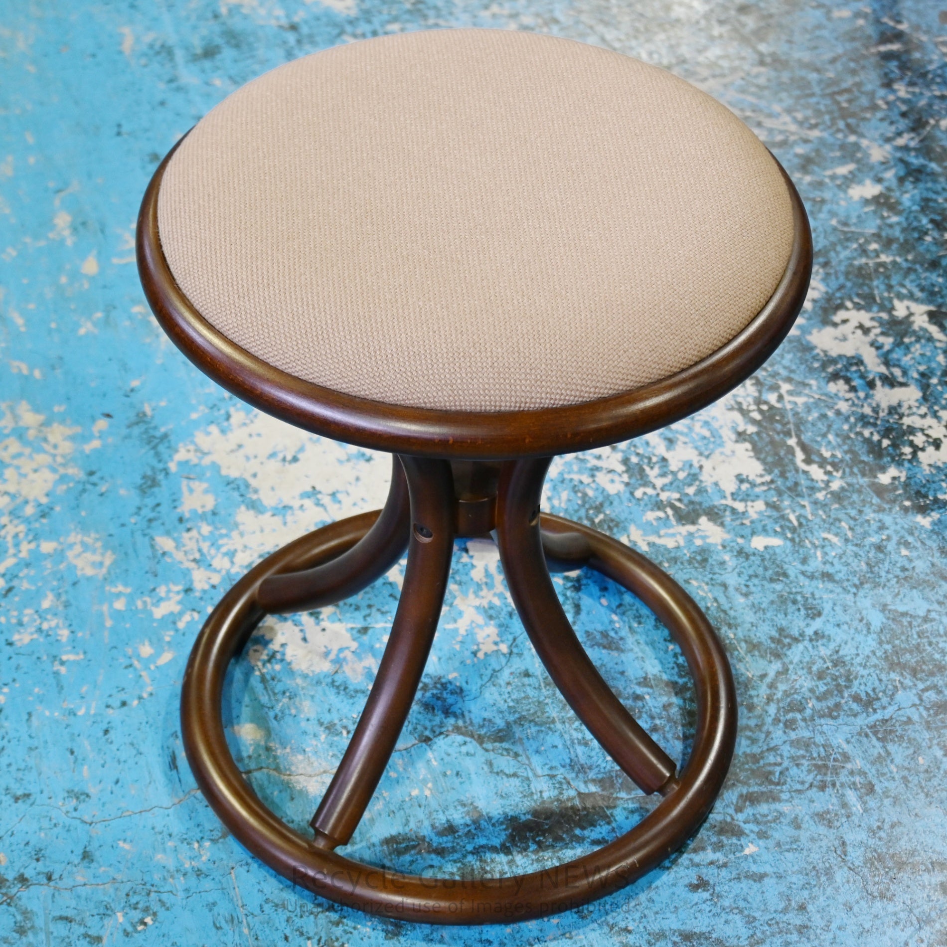 Akita Woodworking Riki Watanabe No. 308 Round Stool, Bentwood Furniture / 秋田木工 渡辺力 No.308 リキラウンドスツール 曲木 家具