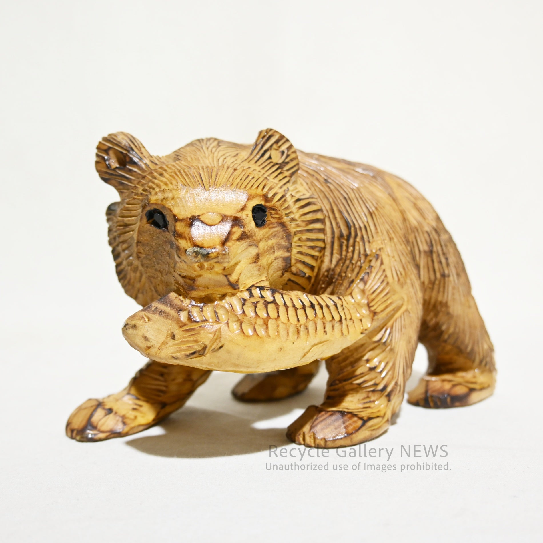Wooden bear carving Light brown Natural finish Hokkaido souvenir Showa retro Japan / 木彫り 熊 表面焼き ライトブラウン ナチュラル 北海道 お土産 昭和レトロ 日本