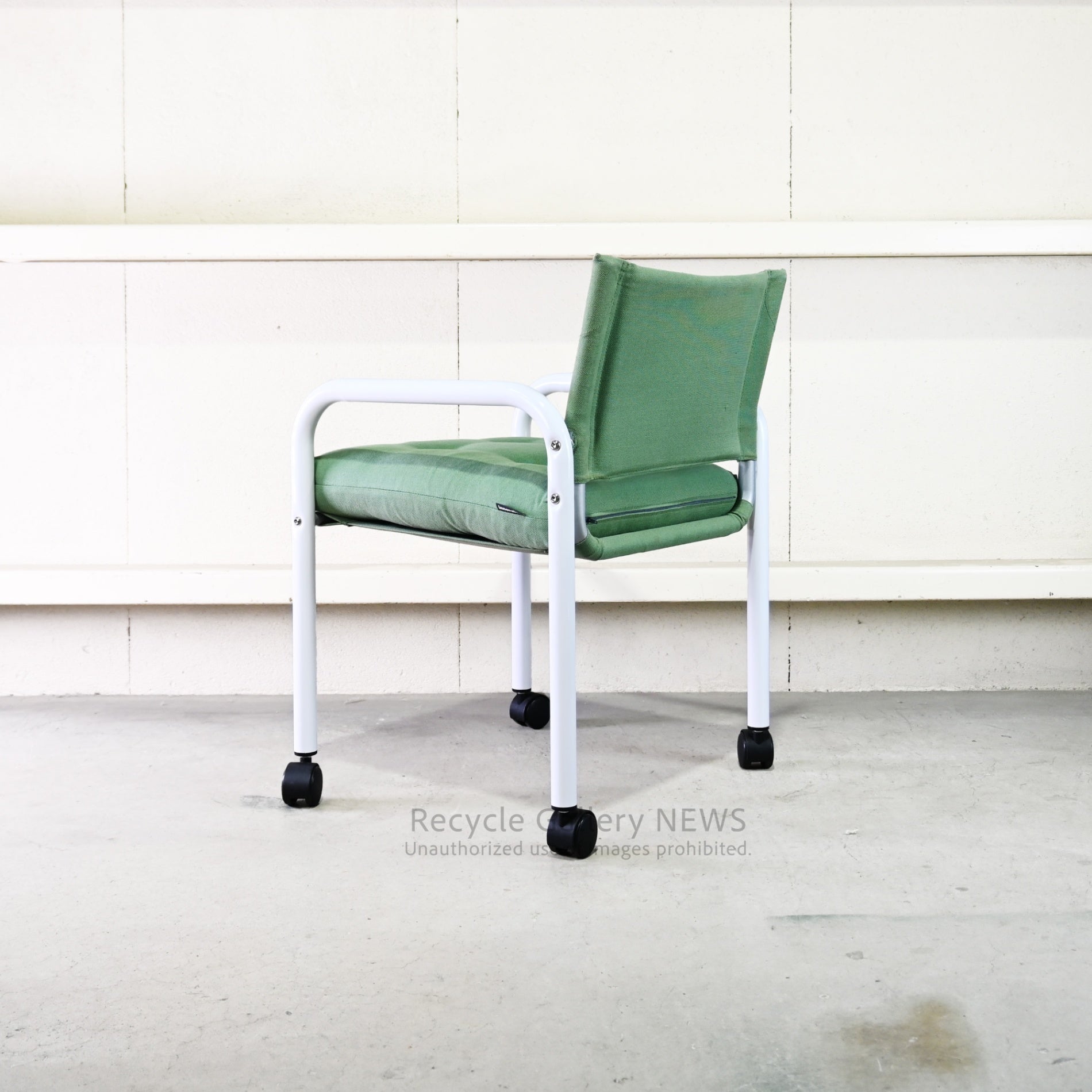 Innovator  Captain Chair Green Color Wood  Metal Sweden Scandinavian Modern Mid-Century / イノベーター キャプテン チェア 緑色 木 金属 スウェーデン 北欧モダン ミッドセンチュリー