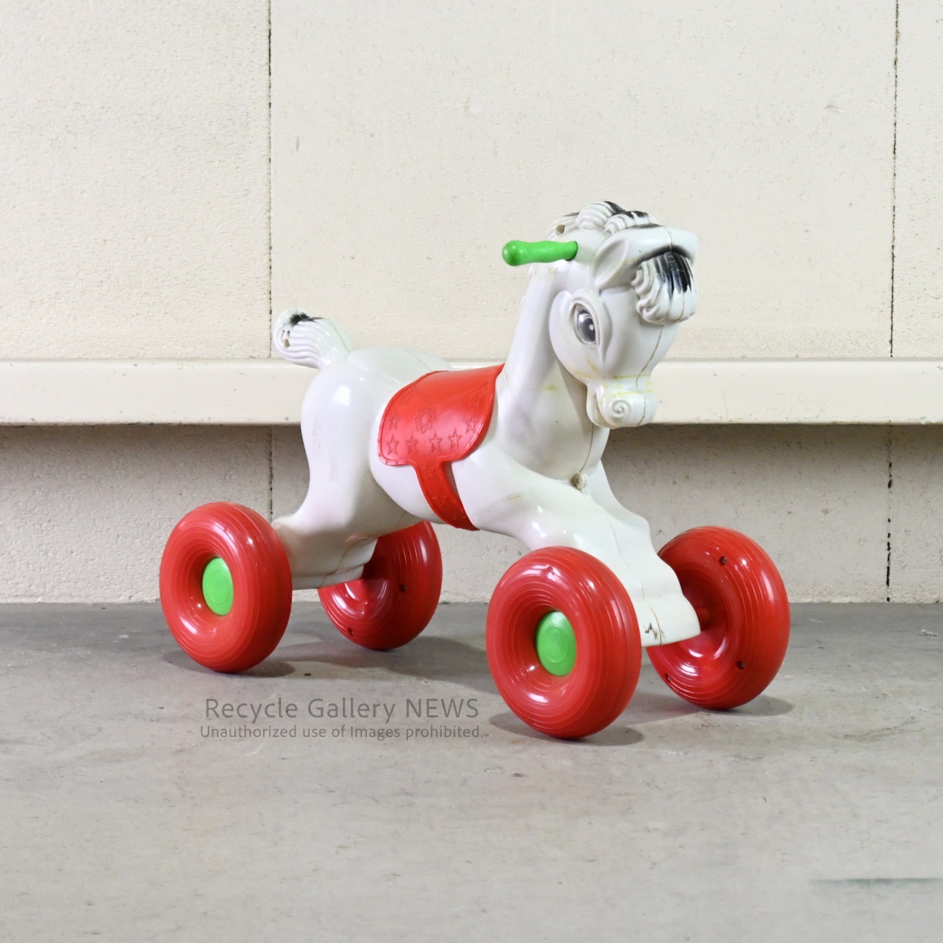 Rocking horse Pull-along Plastic resin Retro Vintage for display / 木馬 引きぐるま プラスチック樹脂製 レトロ ヴィンテージ 観賞用