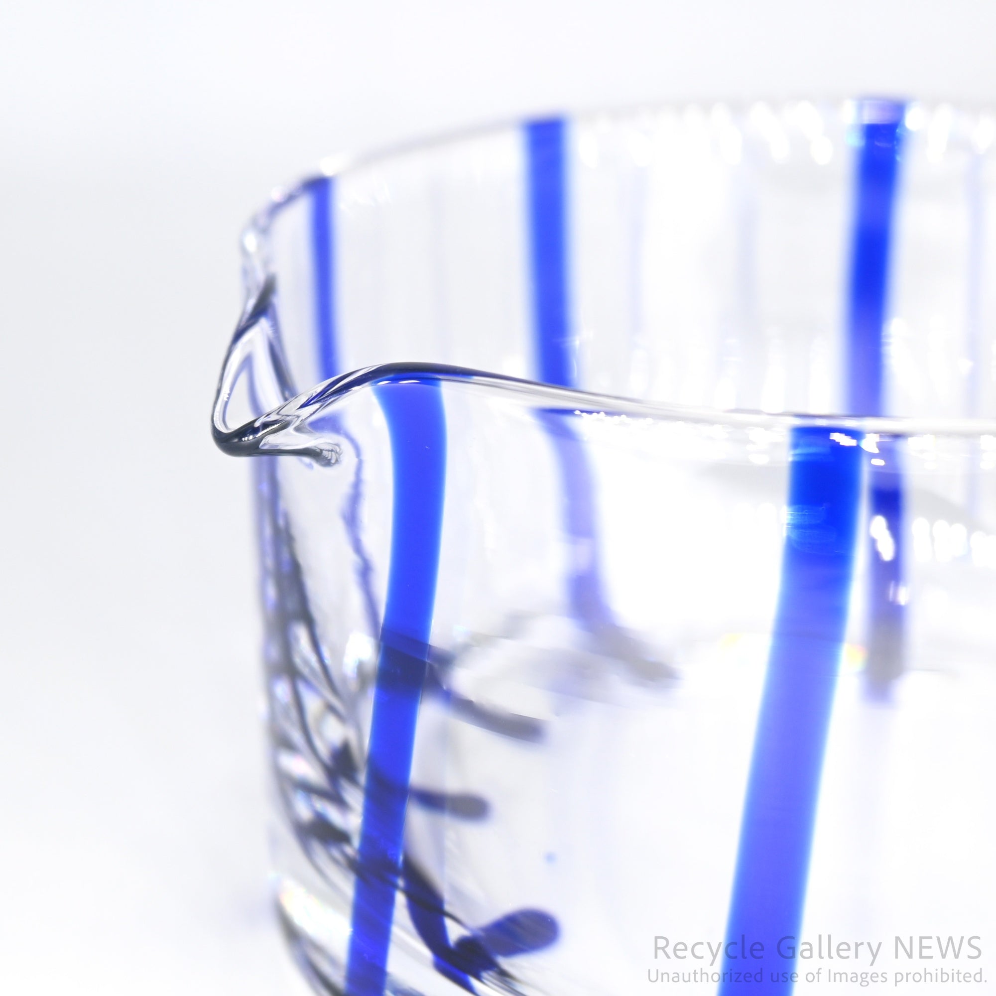 Handcrafted Blue Stripe Glass Candy Pot Trinket Box / ガラス工芸品 ストライプ キャンディポット 小物入れ 青 クリア