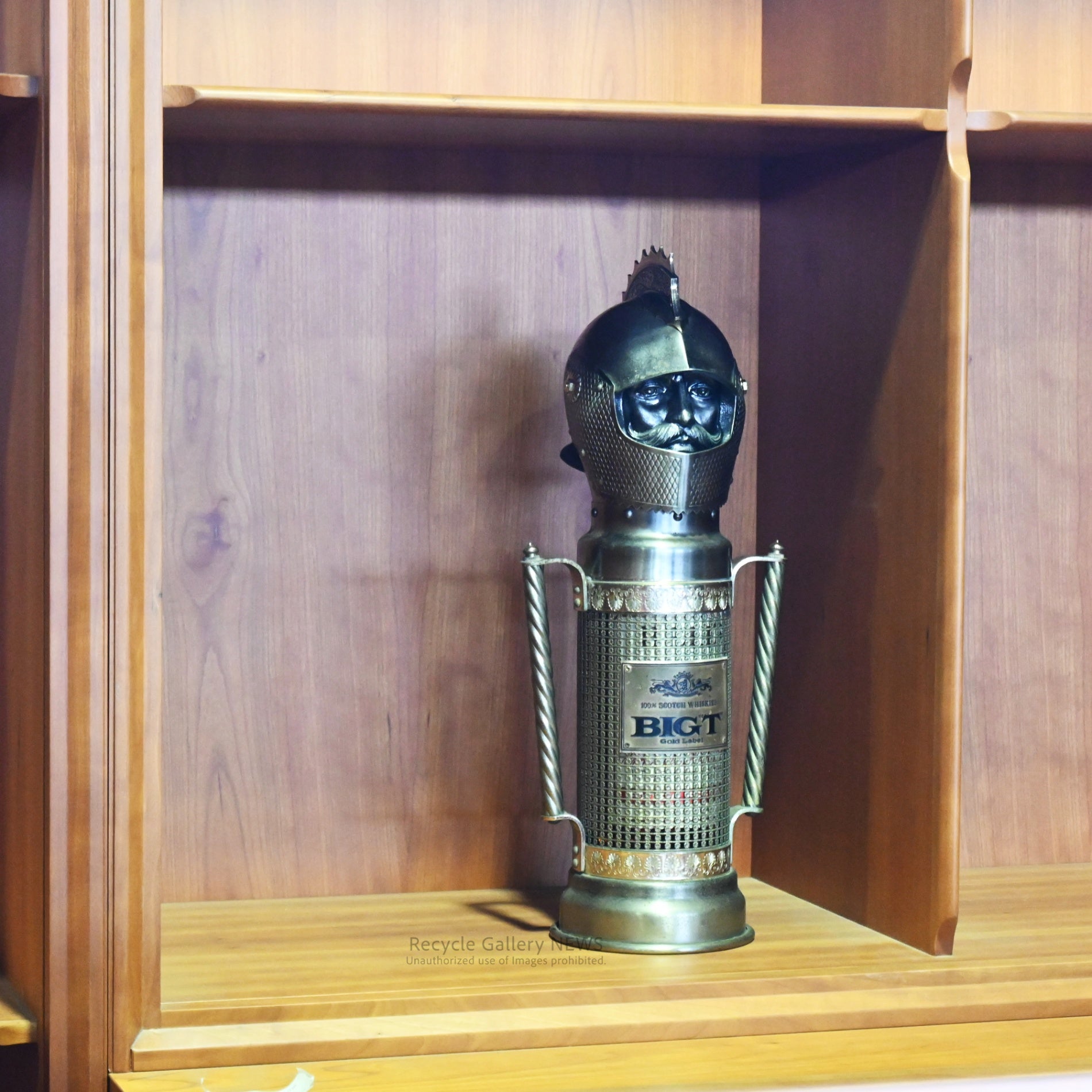 Musical Whiskey Bottle Case　Western Spirits Ornament Armor Takara Shuzo BIC'T /オルゴール付きウィスキー ボトルケース 洋酒 装飾品 甲冑 宝酒造 BIC'T