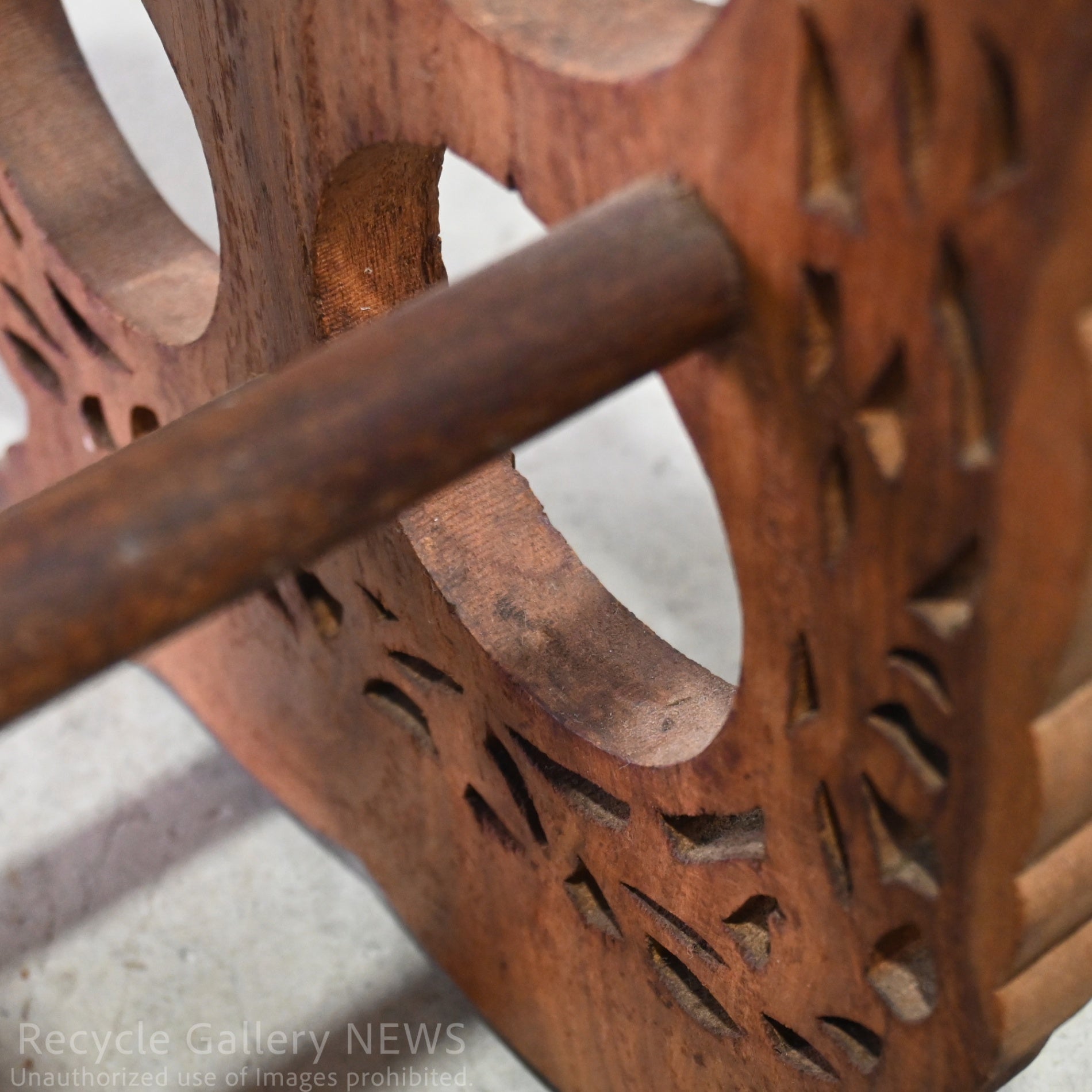 Indian Hand-Carved Wooden Wine Rack Dark Brown Oriental Boho / インド製 ハンドメイド 透かし彫り ワインラック 木製 ダークブラウン 収納ラック オリエンタル アジアンリゾート