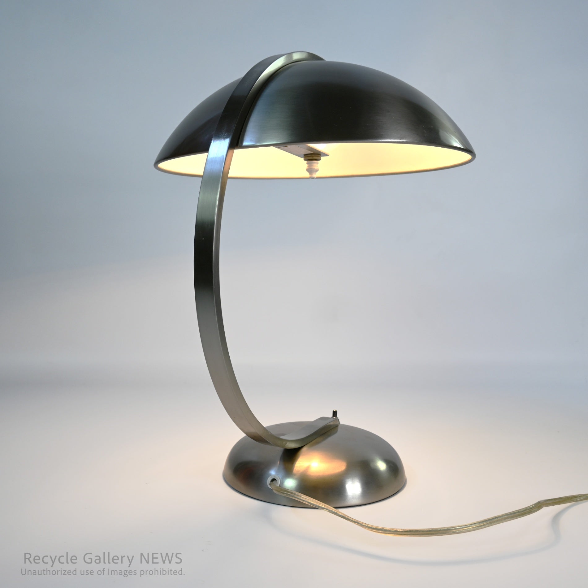 chrome desk lamp Rugged Industrial lamp Space Age Minimalist Design / クローム デスク ランプ スペースエイジ  無骨 インダストリアル ミニマル