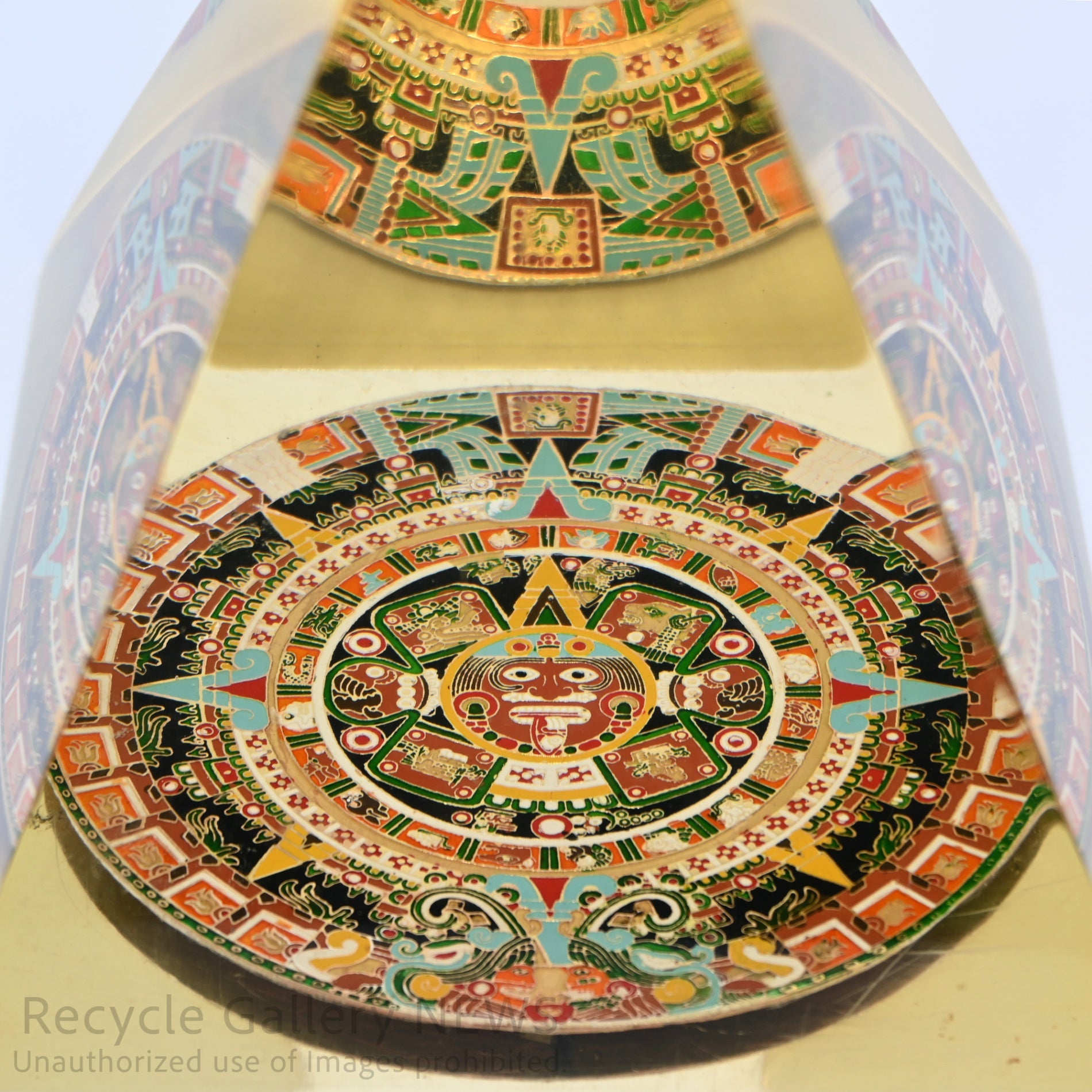 Acrylic Aztec Sun Stone Calendario Azteca Mesoamerican Pyramid Topaz Object Display Piece / アクリル アステカカレンダー 太陽の石 メソアメリカ ピラミッド トパーズ オブジェ ディスプレイ