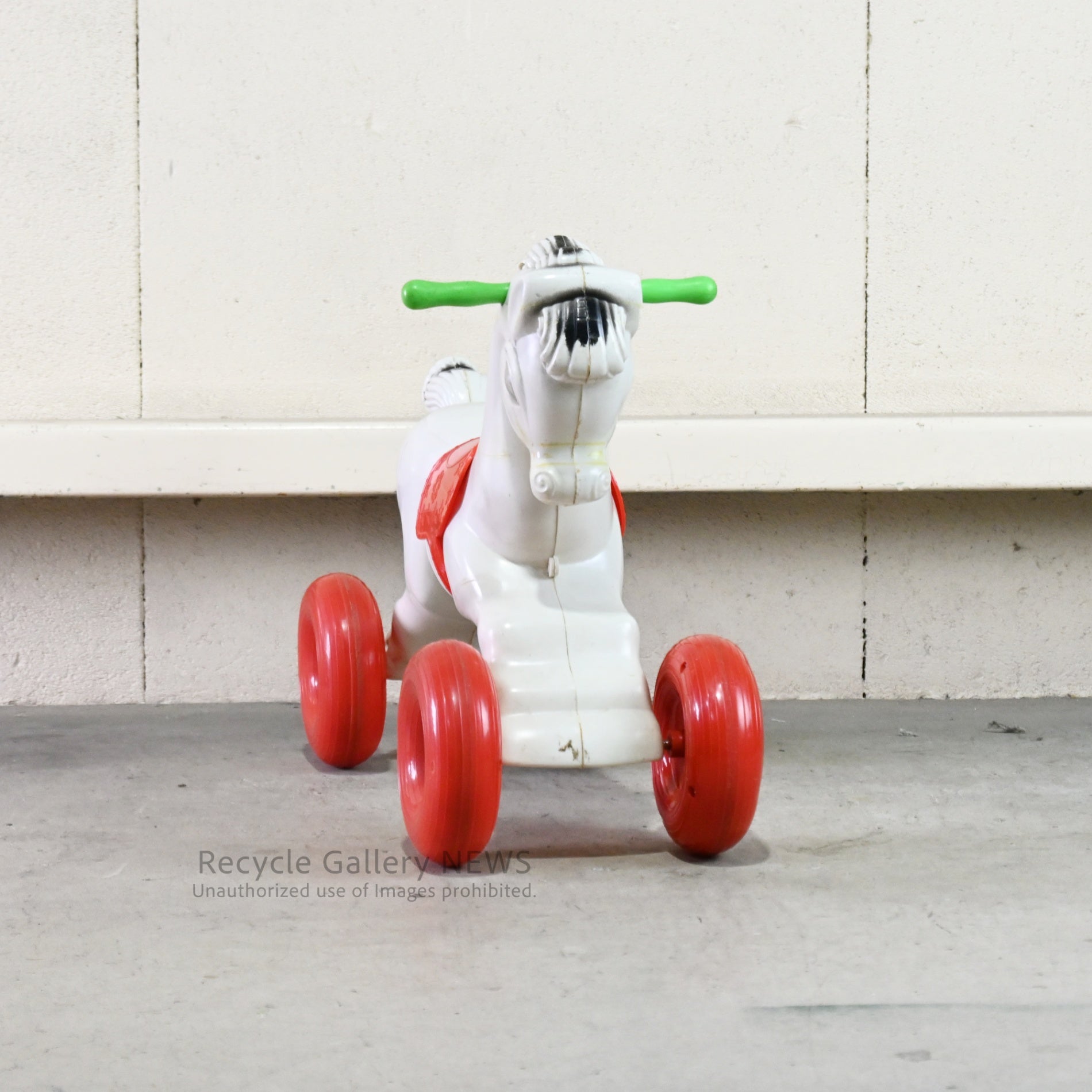 Rocking horse Pull-along Plastic resin Retro Vintage for display / 木馬 引きぐるま プラスチック樹脂製 レトロ ヴィンテージ 観賞用
