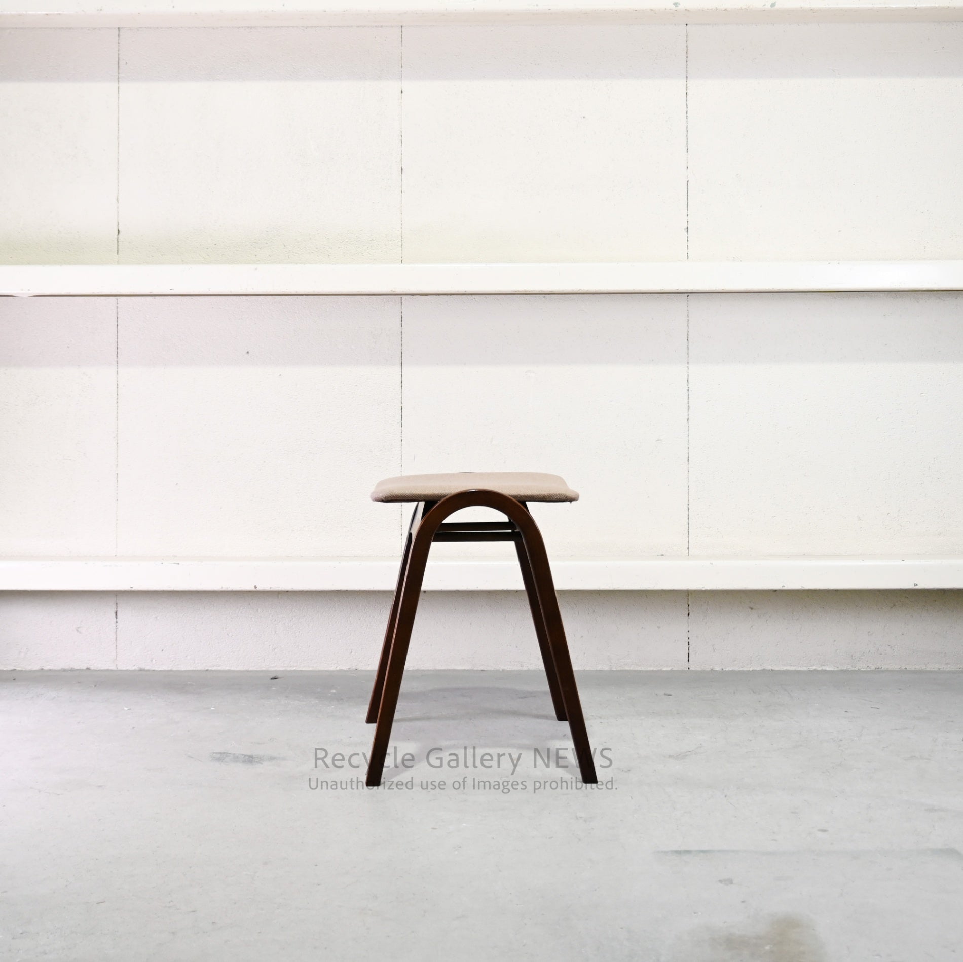 Bentwood "Kenmochi Stool" by Isamu Kenmochi for Akita Mokko Japanese Modern / 秋田木工 剣持スツール 日本 曲木 ジャパニーズモダン 剣持勇
