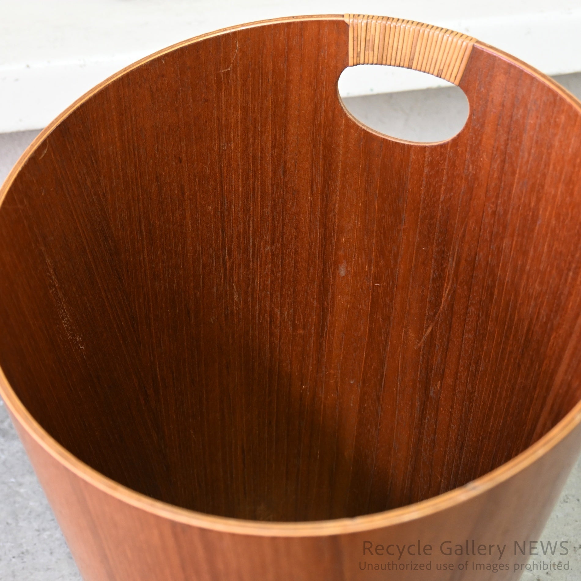 SAITO WOOD Molded Plywood Paper Basket Wastebasket Brown Discontinued / サイトーウッド 成形合板 ペーパーバスケット ゴミ箱 ブラウン 廃盤品