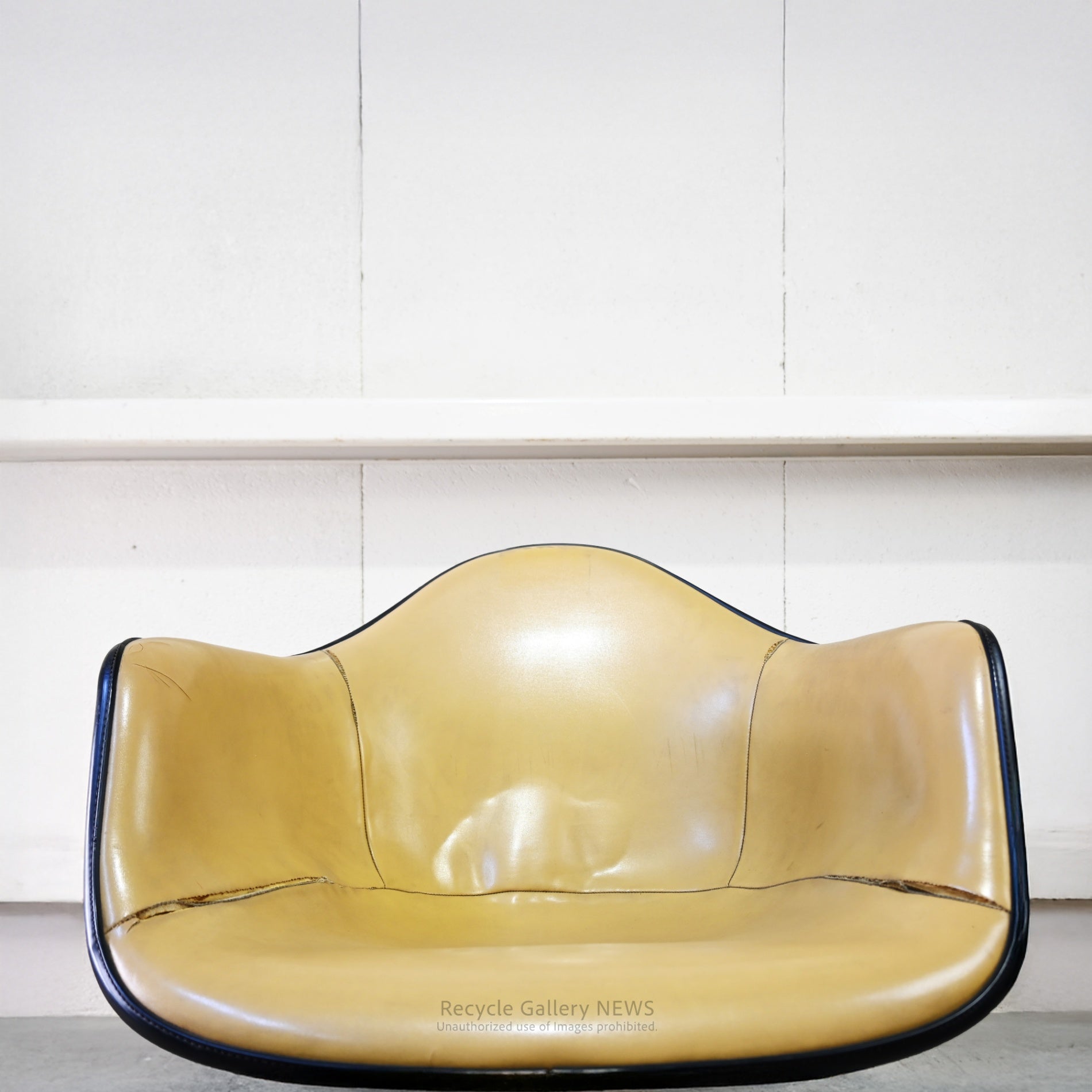 Vintage Herman Miller Eames 1st Generation Arm Shell Chair American Mid Century With Damage / ハーマンミラー イームズ アームシェルチェア 1ｓｔ ﾀﾞﾒｰｼﾞ イームズ夫妻 ミットセンチュリー アメリカ