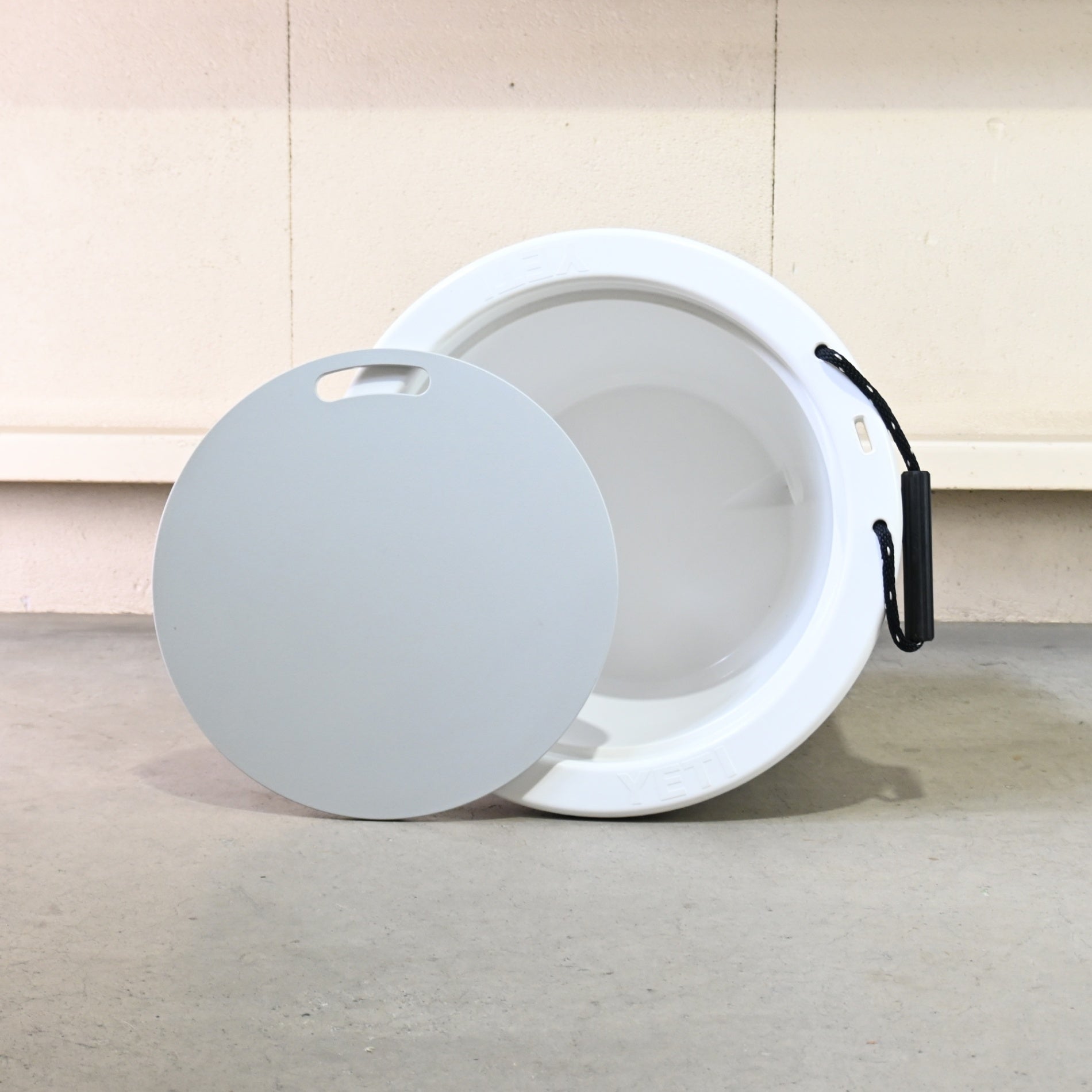 YETI Tank 45 Ice Cooler Bucket Cooler Box Outdoor Cooling USA / イエティ タンク45　アイスクーラーバケツ クーラーボックス アウトドア アメリカ